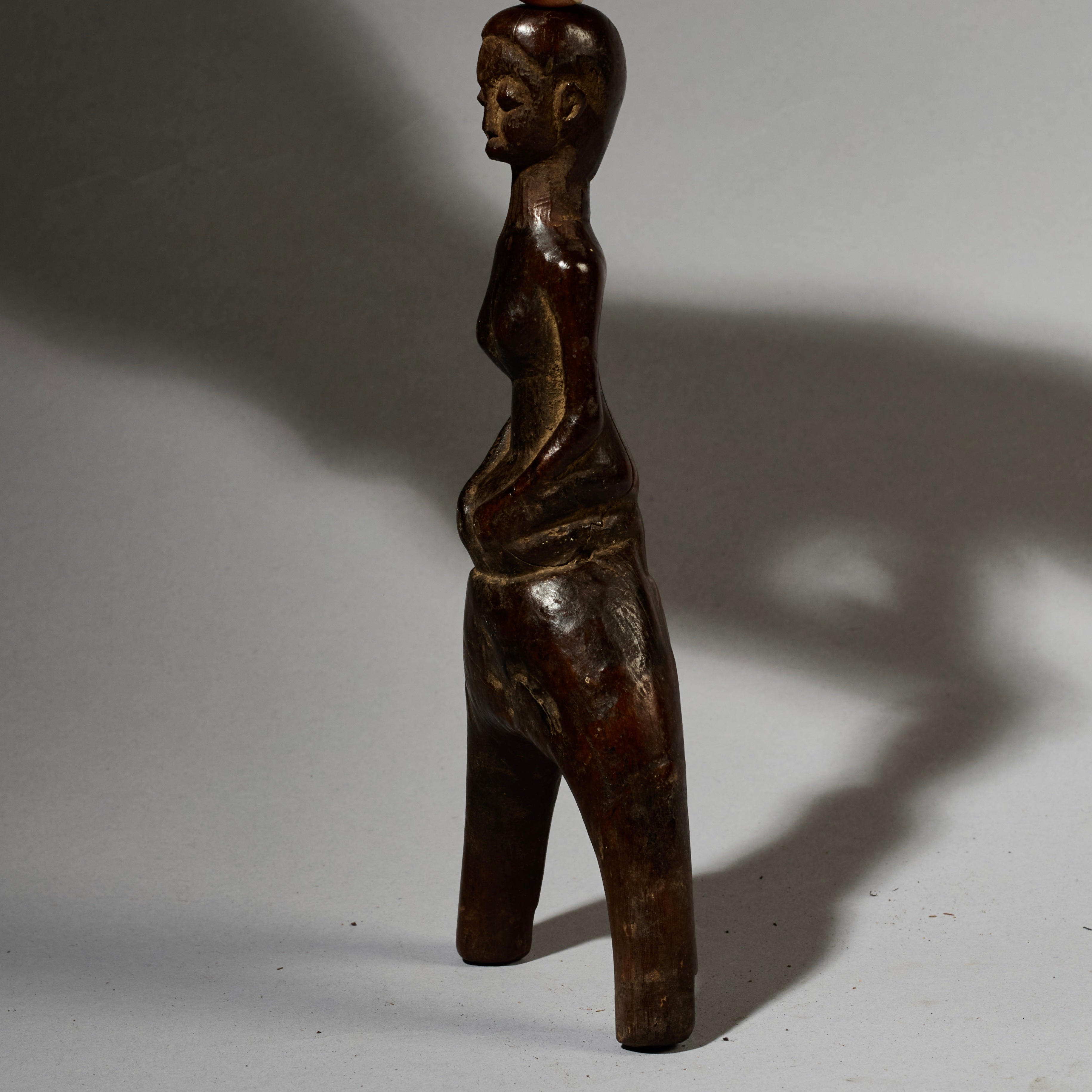 A ELEGANT FIGURATIVE BAULE TRIBE CATAPULT , IVORY COAST (  No 4976 )