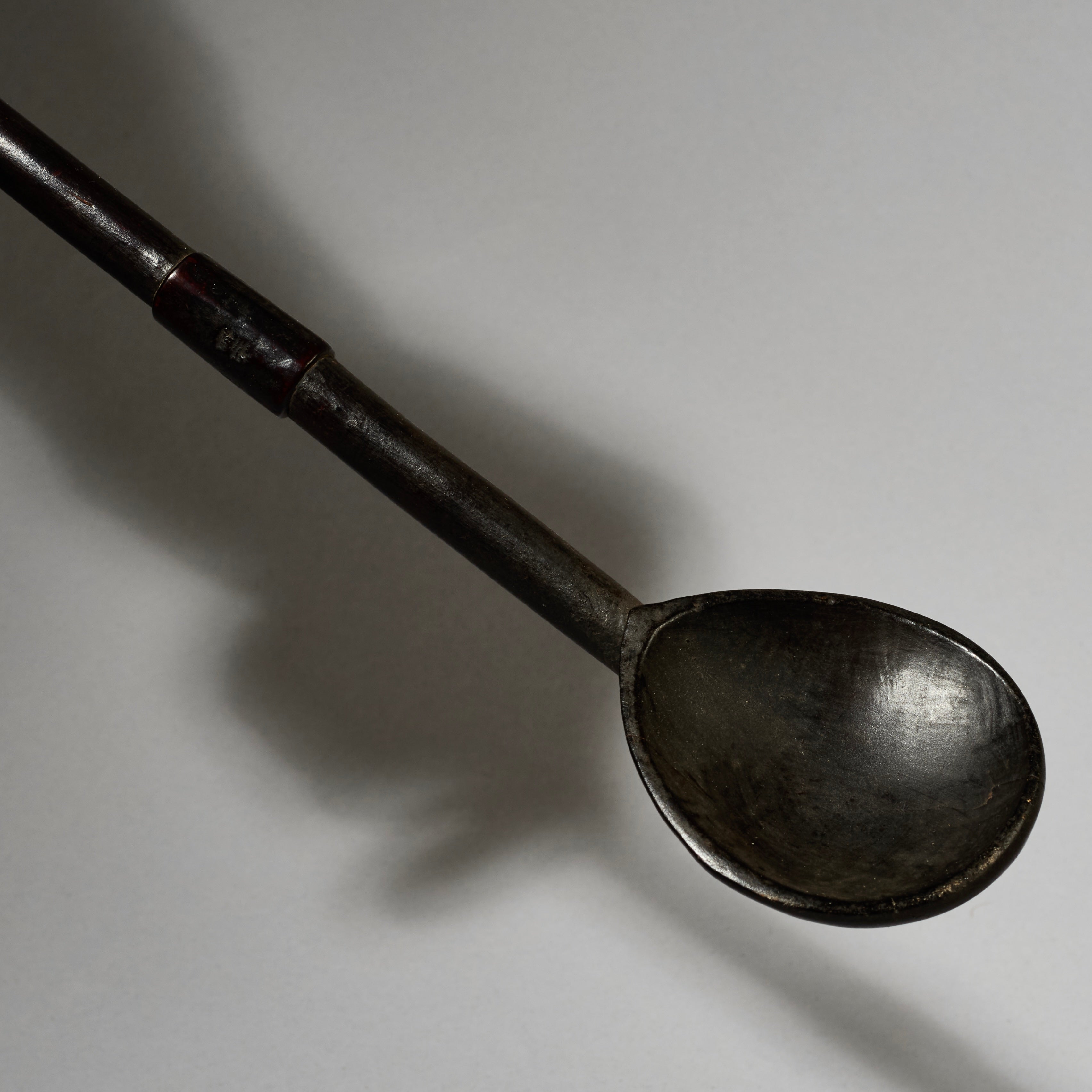 AN ENGRAVED OLD ZULU SPOON  , EX UK COLLECTION [ No 4989 )