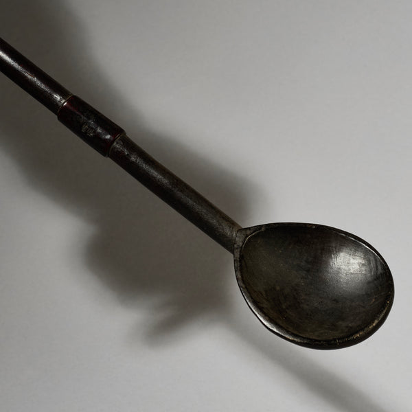 AN ENGRAVED OLD ZULU SPOON  , EX UK COLLECTION [ No 4989 )