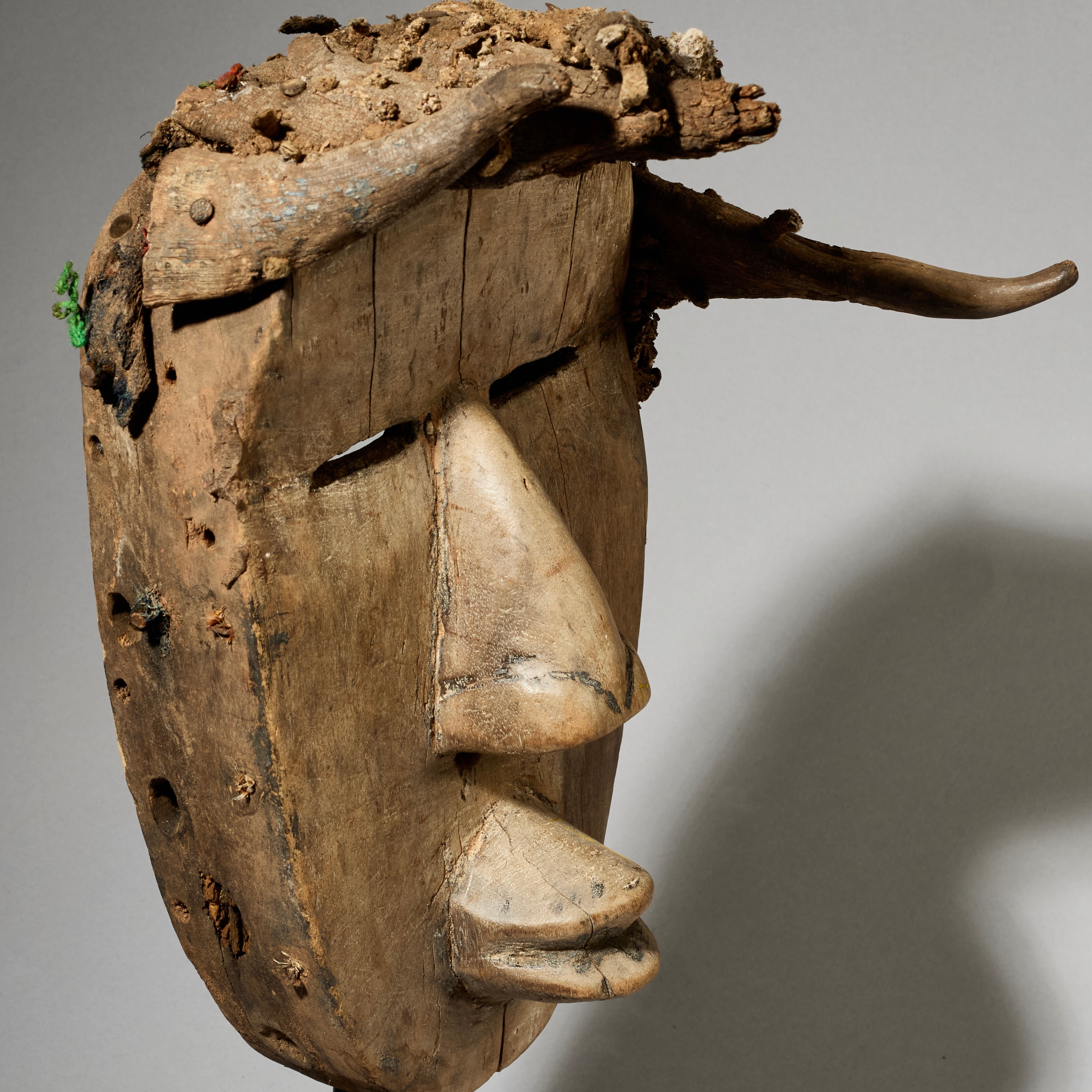 A UNUSUAL GUERRE MASK FROM THE IVORY COAST ( No 5036)