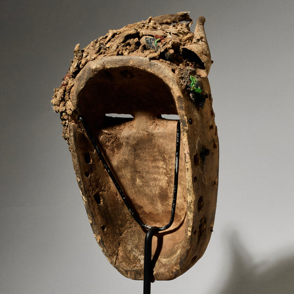 A UNUSUAL GUERRE MASK FROM THE IVORY COAST ( No 5036)