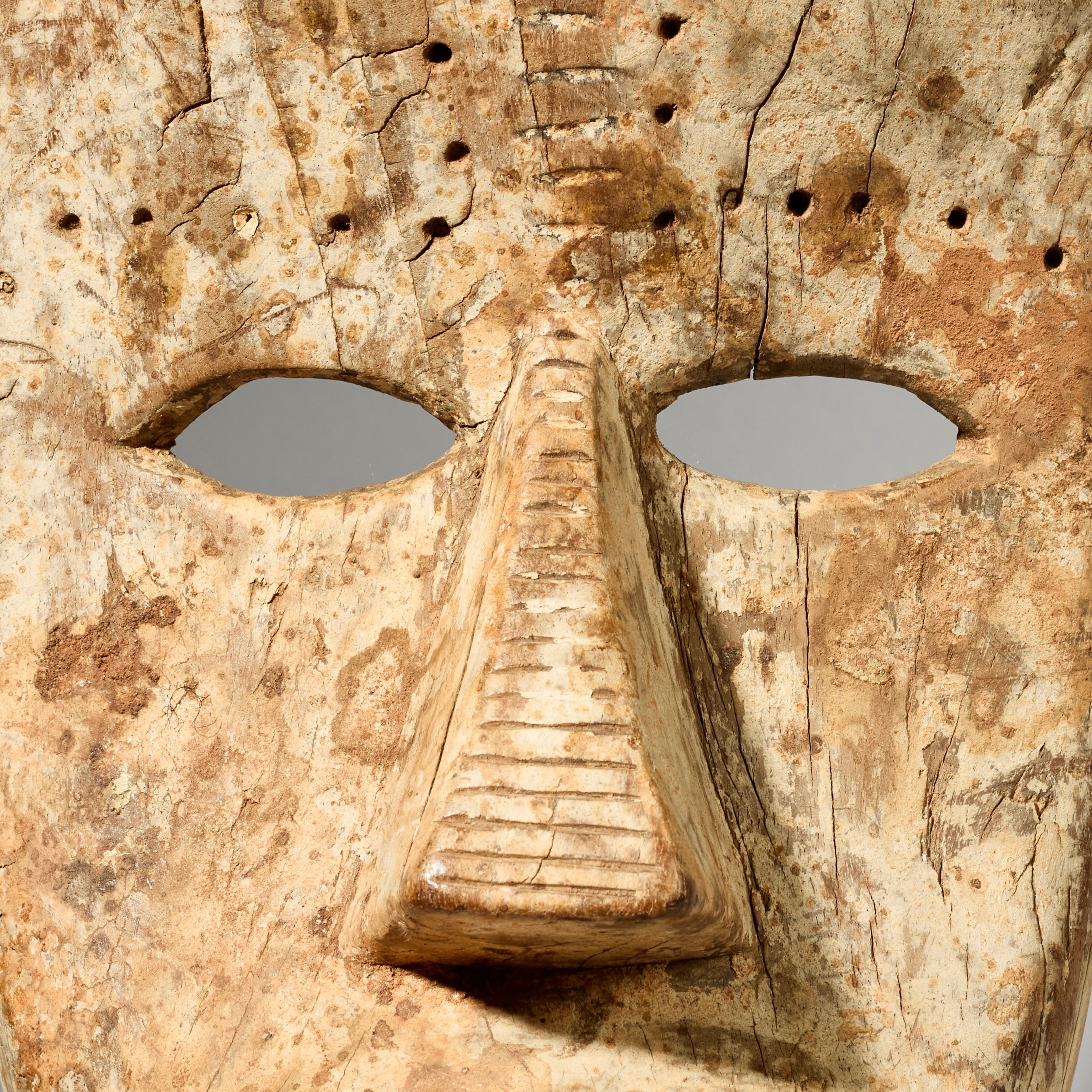 AN ATTRACTIVE MASK FROM THE GURUNSI  TRIBE OF THE Burkina Faso  ( No 5035 )