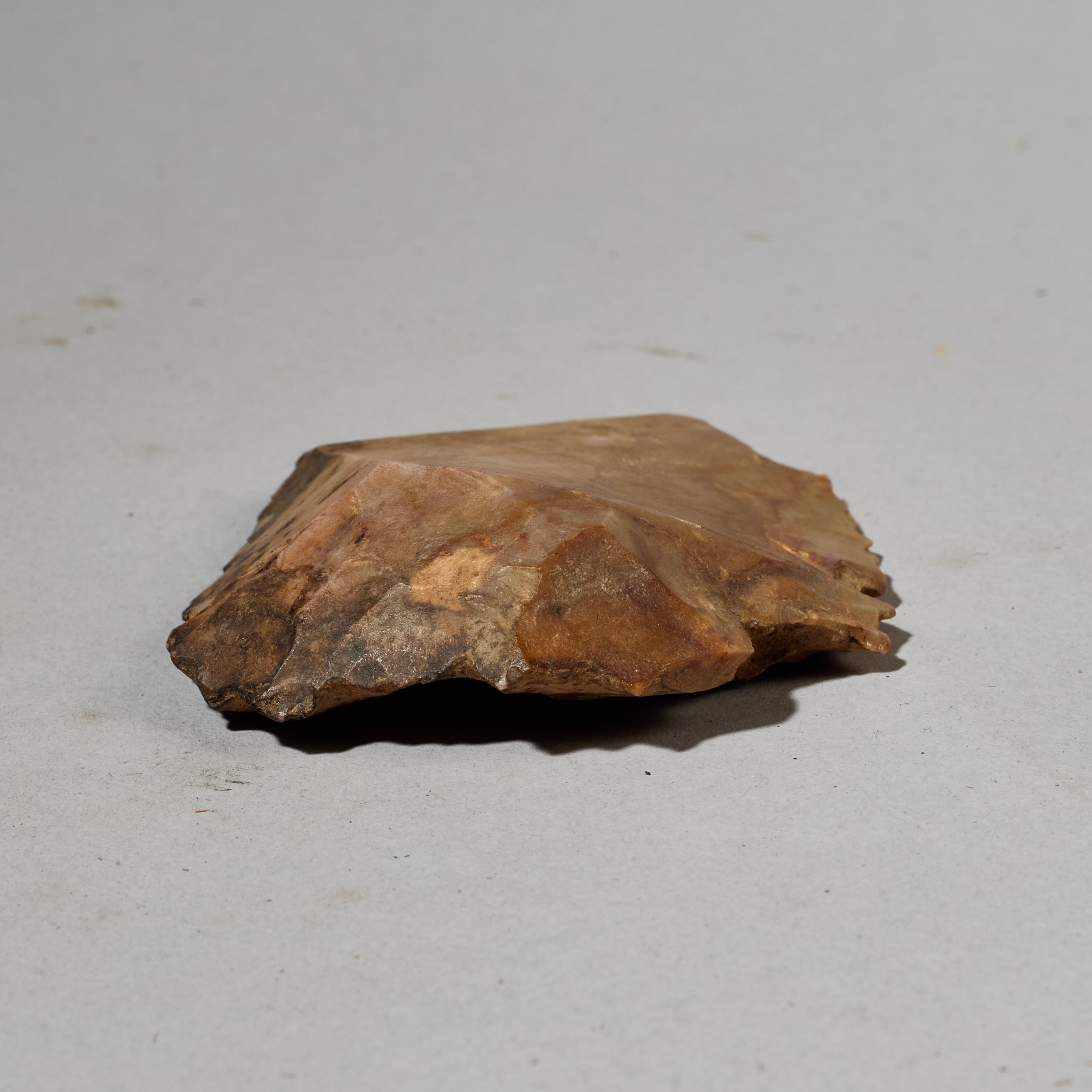 AN AIR MOUNTAIN, ANCIENT STONE SCRAPING TOOL , SAHARA ( No 5024 )