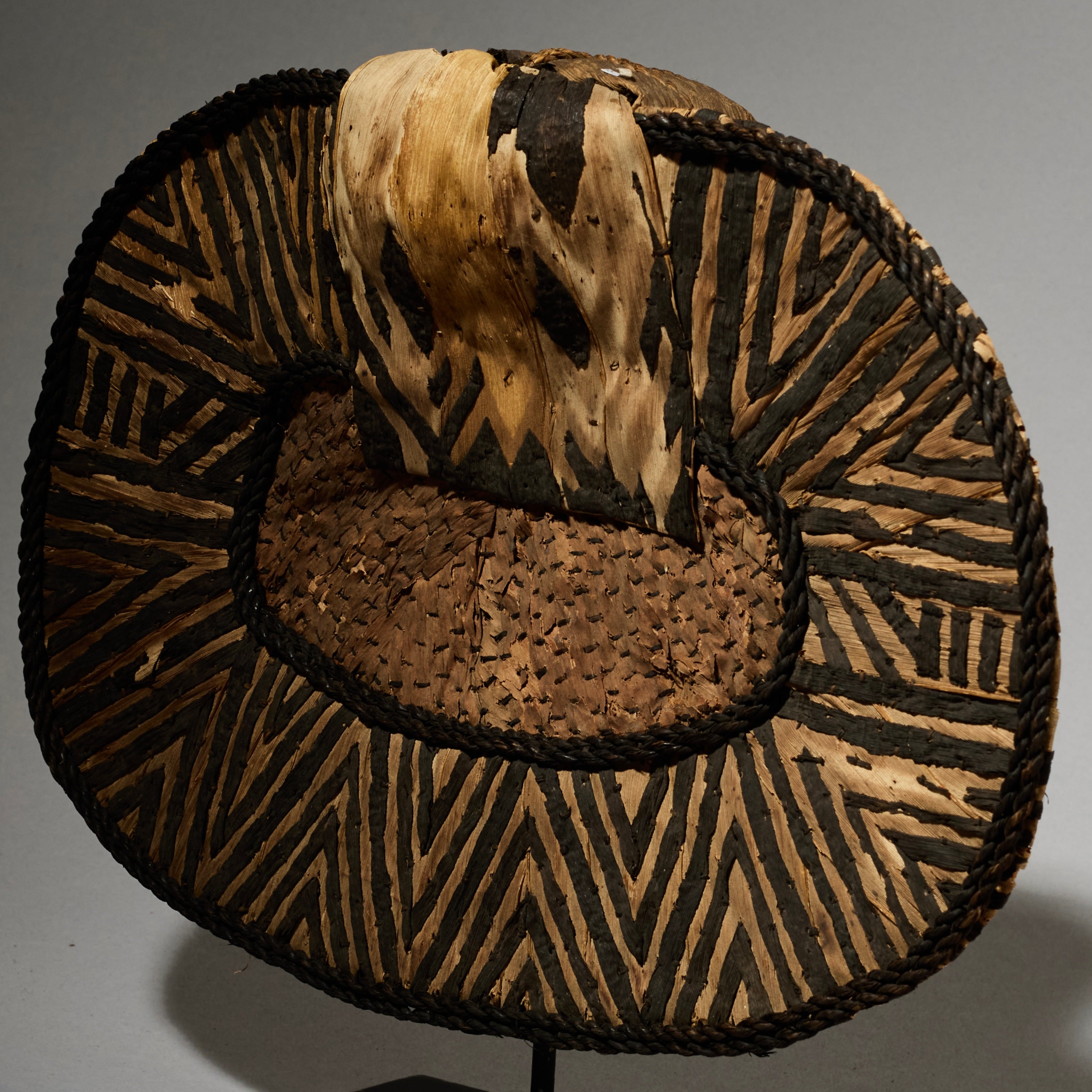 A SUPER DUPER ANTIQUE BARK BOTTOM COVER, EX UK COLL. MANGBETU  TRIBE OF THE CONGO( No 5056)
