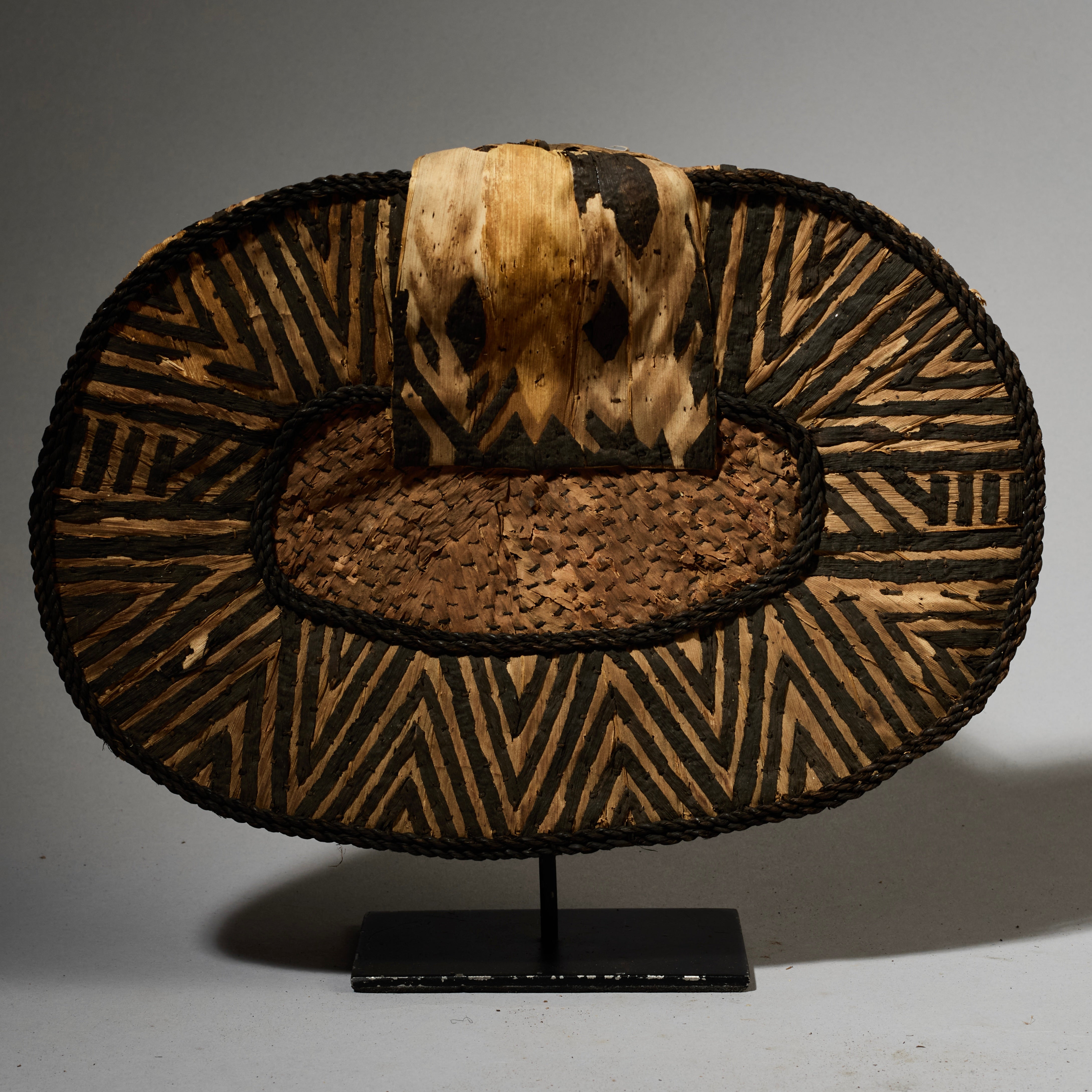 A SUPER DUPER ANTIQUE BARK BOTTOM COVER, EX UK COLL. MANGBETU  TRIBE OF THE CONGO( No 5056)