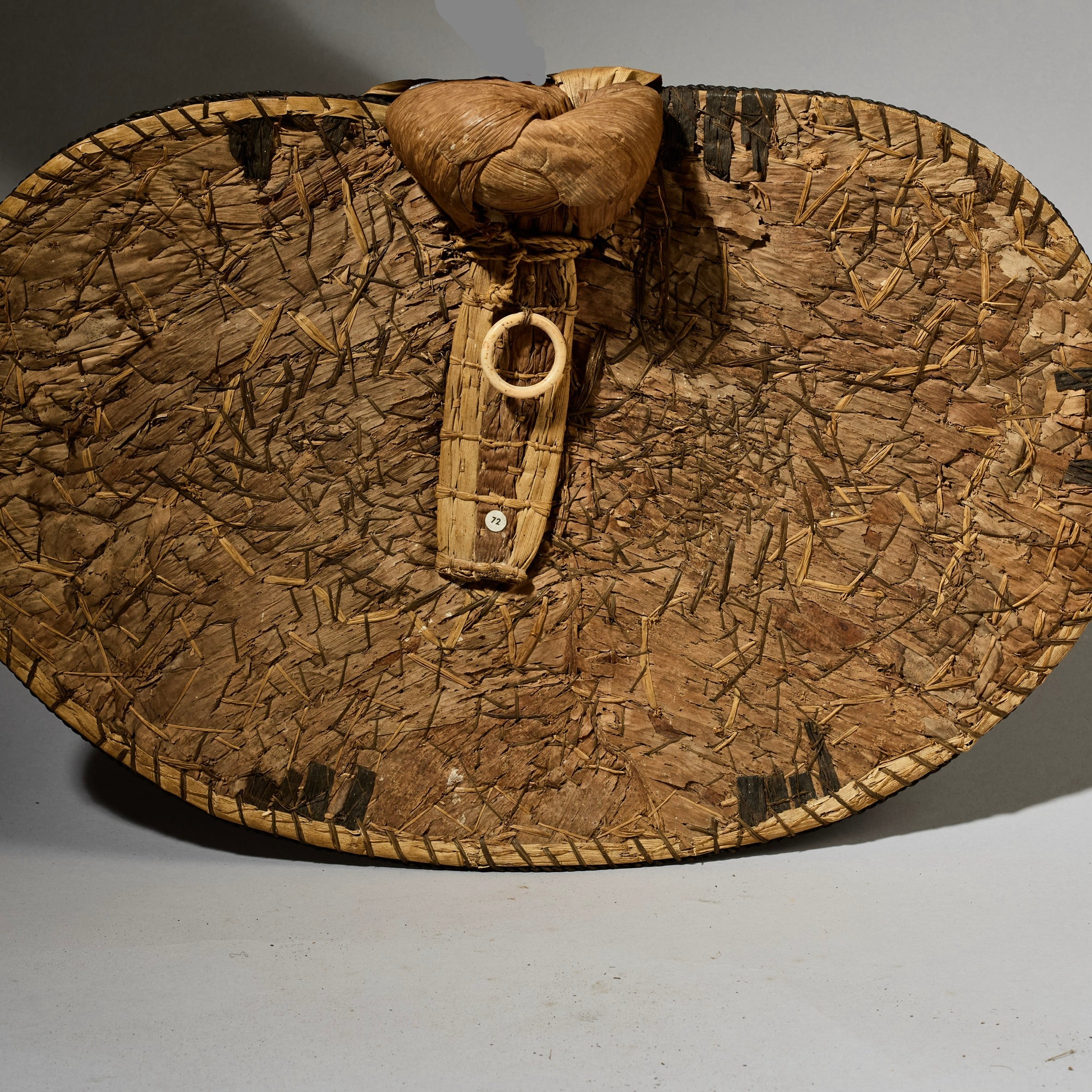 A SPECTACULAR ANTIQUE BARK BOTTOM COVER, EX UK COLL. MANGBETU  TRIBE OF THE CONGO( No 5057 )