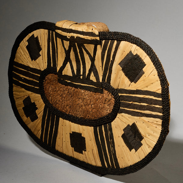 A SPECTACULAR ANTIQUE BARK BOTTOM COVER, EX UK COLL. MANGBETU  TRIBE OF THE CONGO( No 5057 )