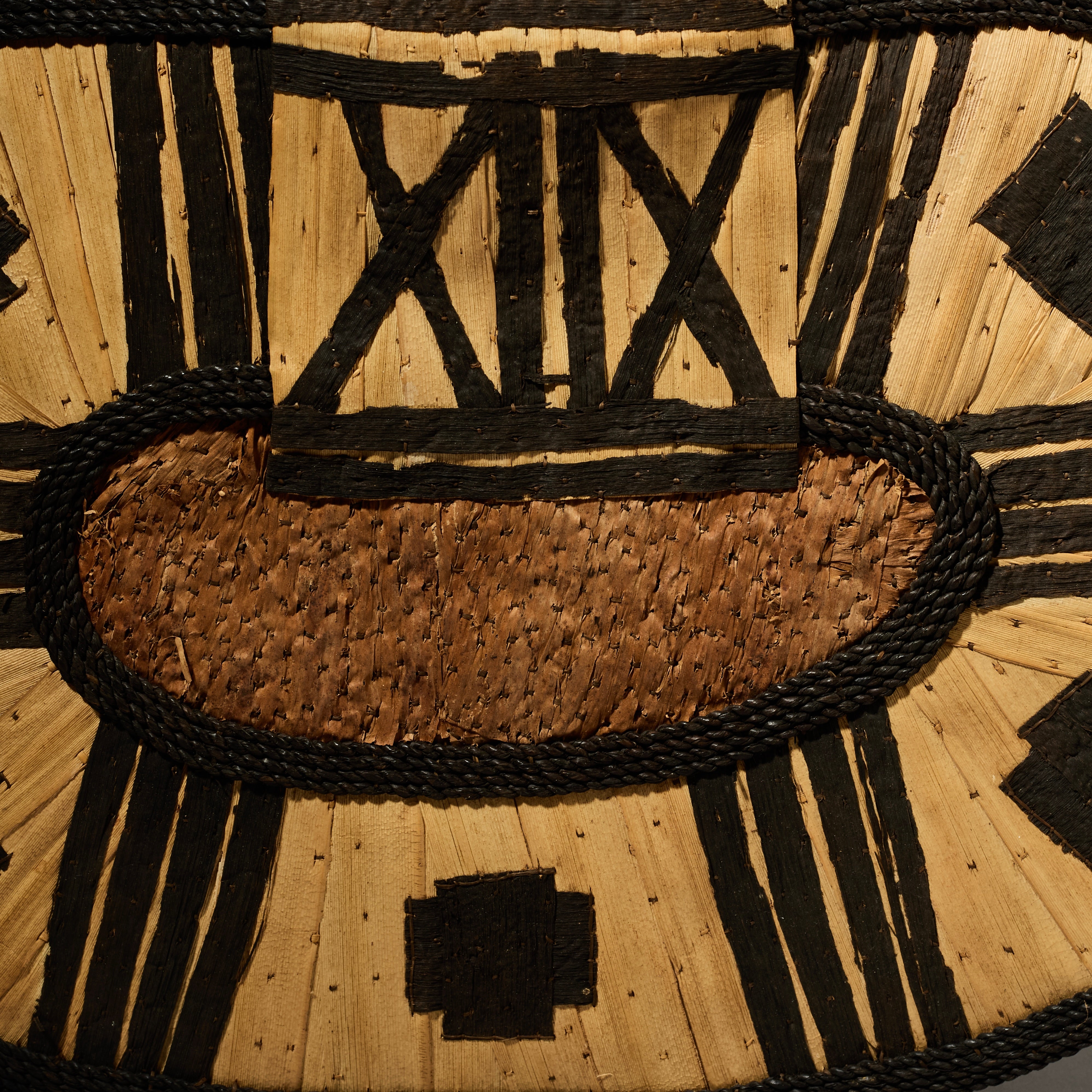 A SPECTACULAR ANTIQUE BARK BOTTOM COVER, EX UK COLL. MANGBETU  TRIBE OF THE CONGO( No 5057 )