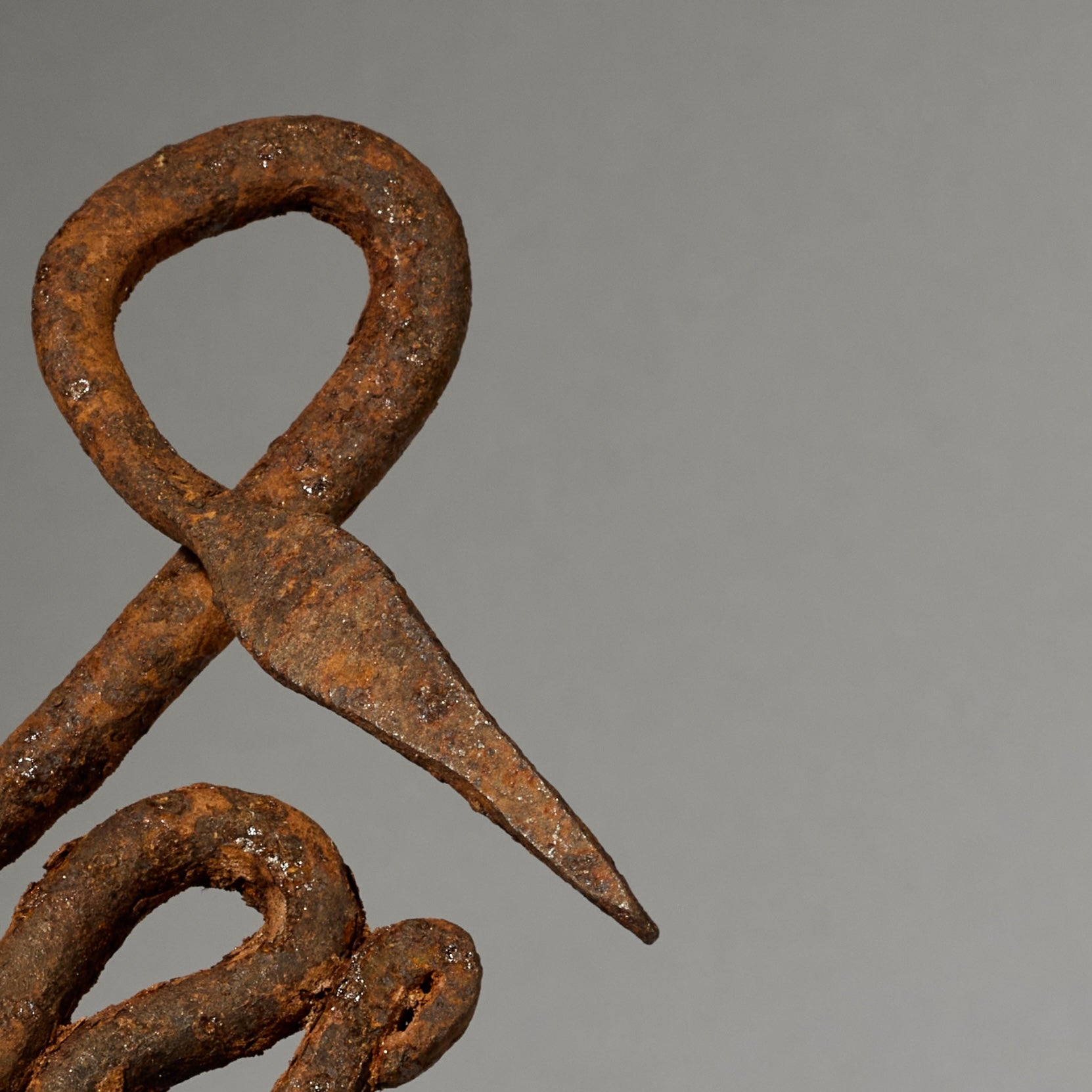 AN OXIDISED IRON SNAKE TALISMAN FROM THE LOBI TRIBE OF BURKINA FASO ( No 5027 )