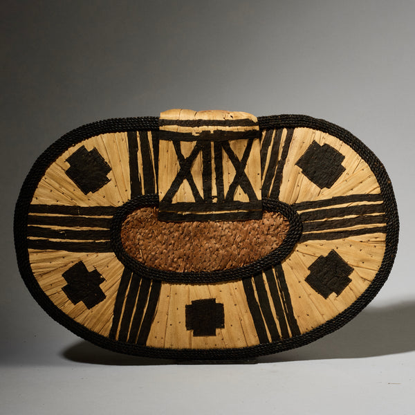 A SPECTACULAR ANTIQUE BARK BOTTOM COVER, EX UK COLL. MANGBETU  TRIBE OF THE CONGO( No 5057 )