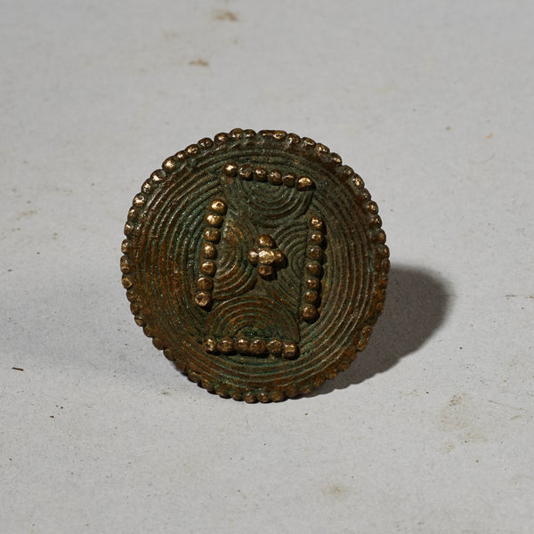 AN INTRICATELY DETAILED BRONZE RING, BAULE TRIBE IVORY COAST ( No 4985 )
