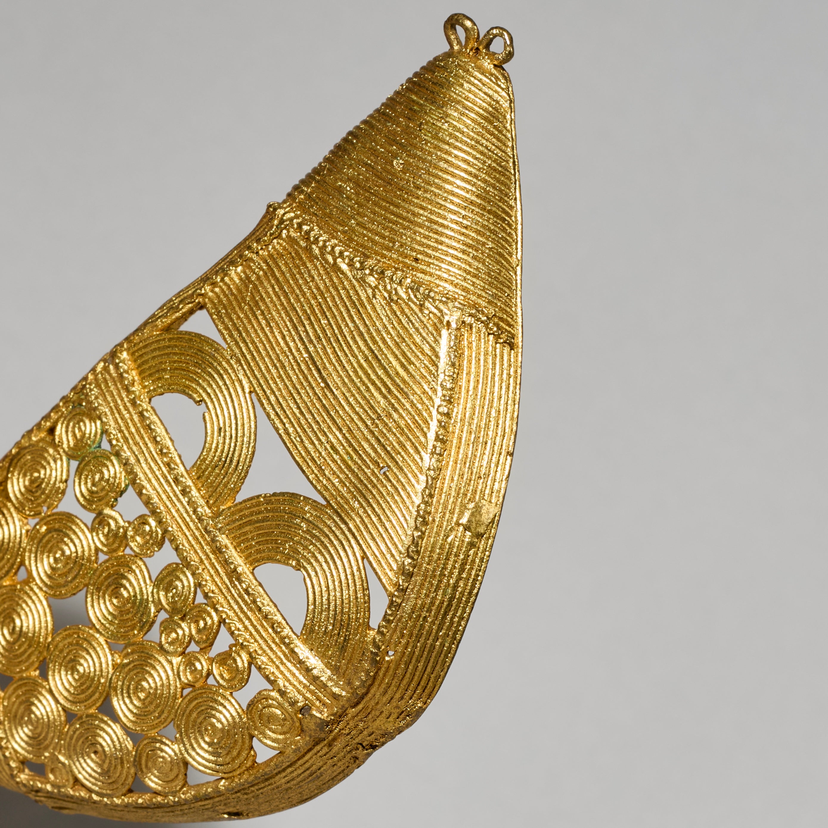 A STRIKING BRASS GILT PENDANT,BAULE TRIBE  IVORY COAST (  No 5018 )