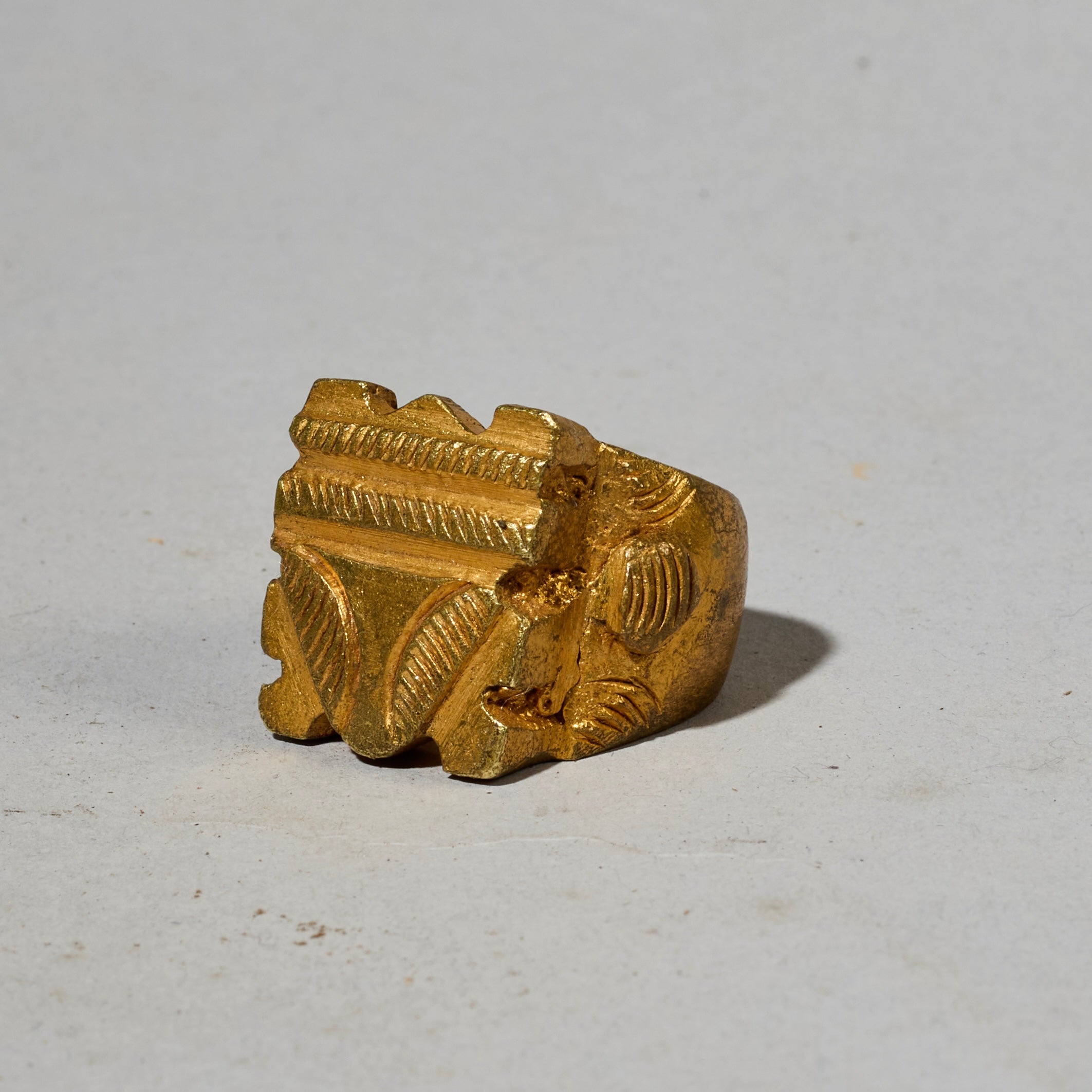 A GEOMETRIC BRASS GILT RING, BAULE TRIBE IVORY COAST ( No 4983 )