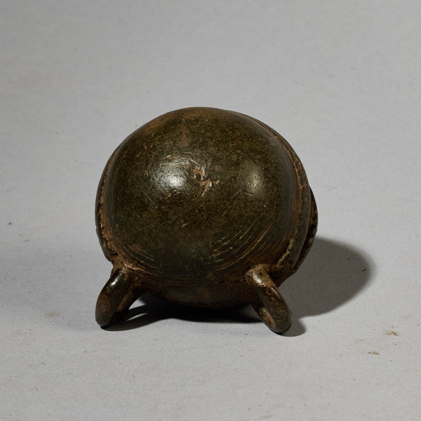 A STRIKING VERY OLD BAULE BRONZE BELL  WITH SUPER SMOOTH PATINA , IVORY COAST (  No 5049 )