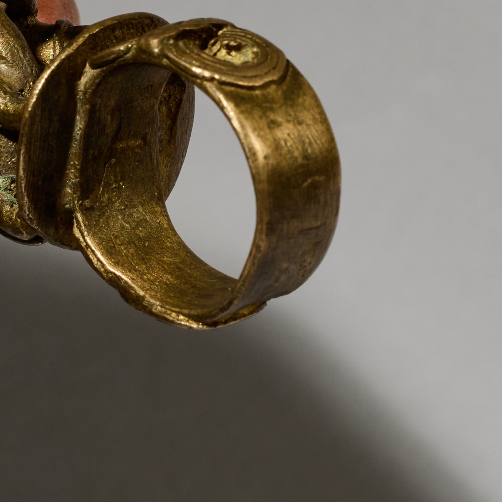 A BRONZE GOAT RING FROM THE BAULE TRIBE, IVORY COAST( No 5047 )