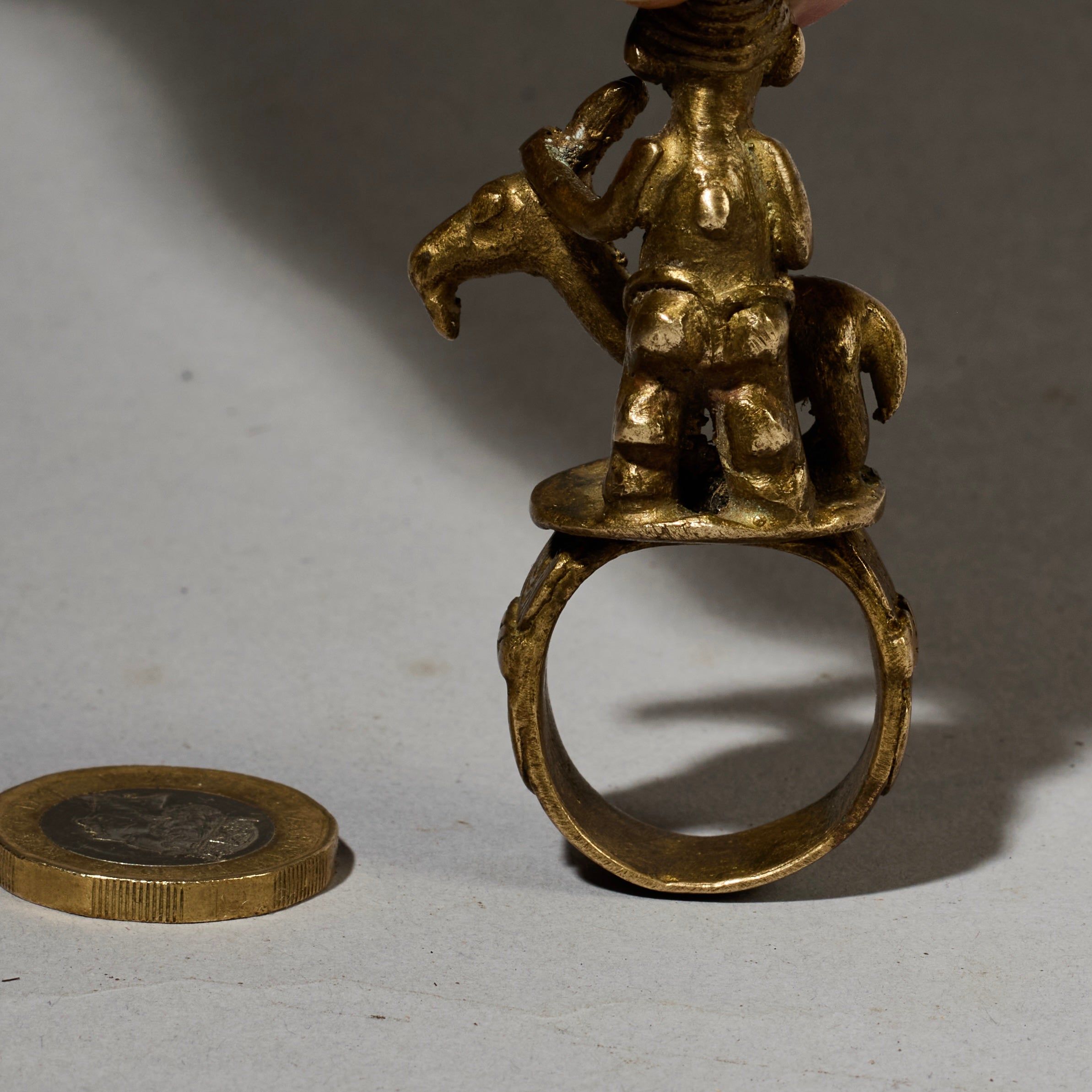 A BRONZE GOAT RING FROM THE BAULE TRIBE, IVORY COAST( No 5047 )