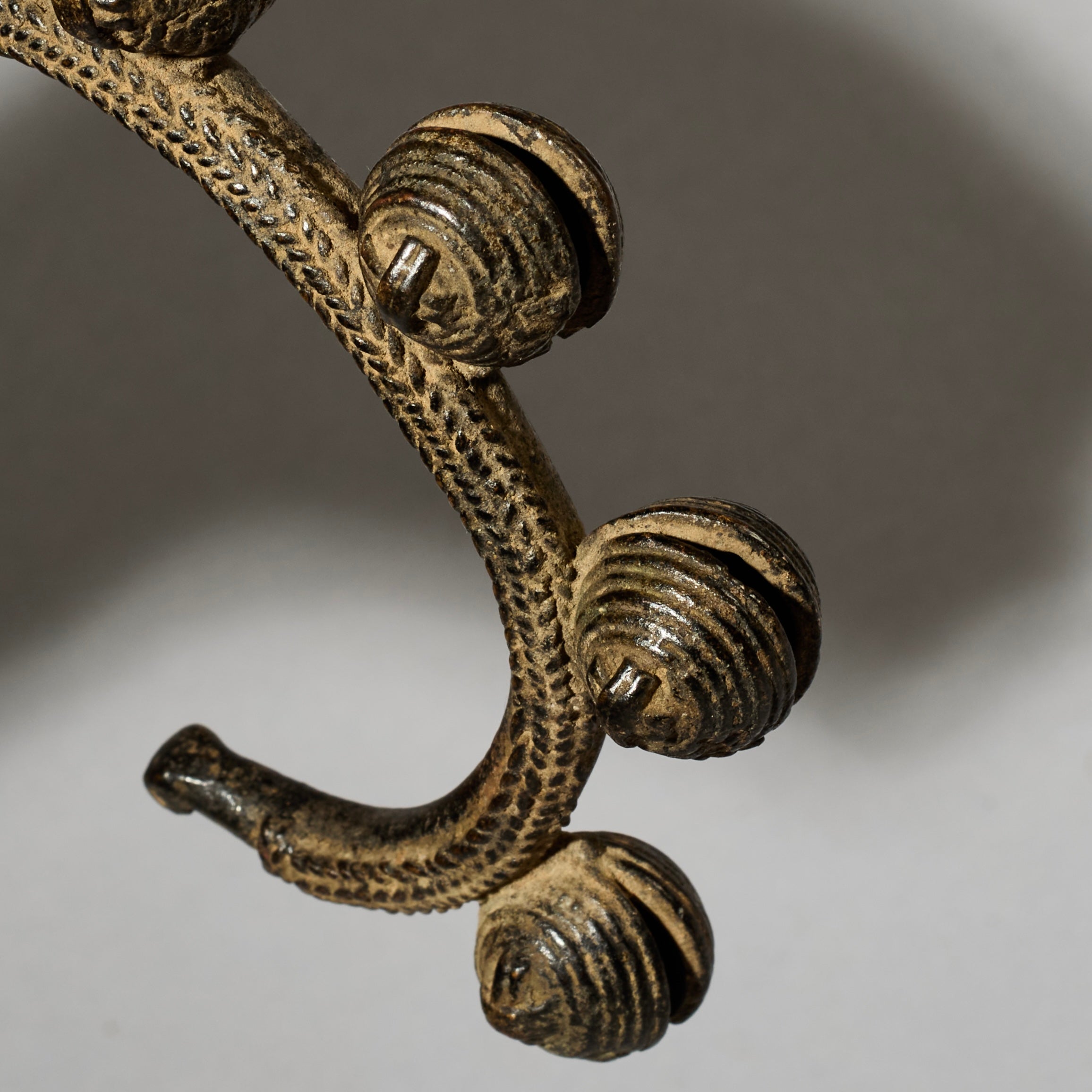 A FINE FORMED BRACELET WITH BELLS, BAULE TRIBE (No 5040)