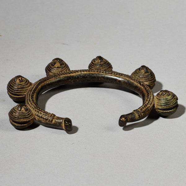 A FINE FORMED BRACELET WITH BELLS, BAULE TRIBE (No 5040)