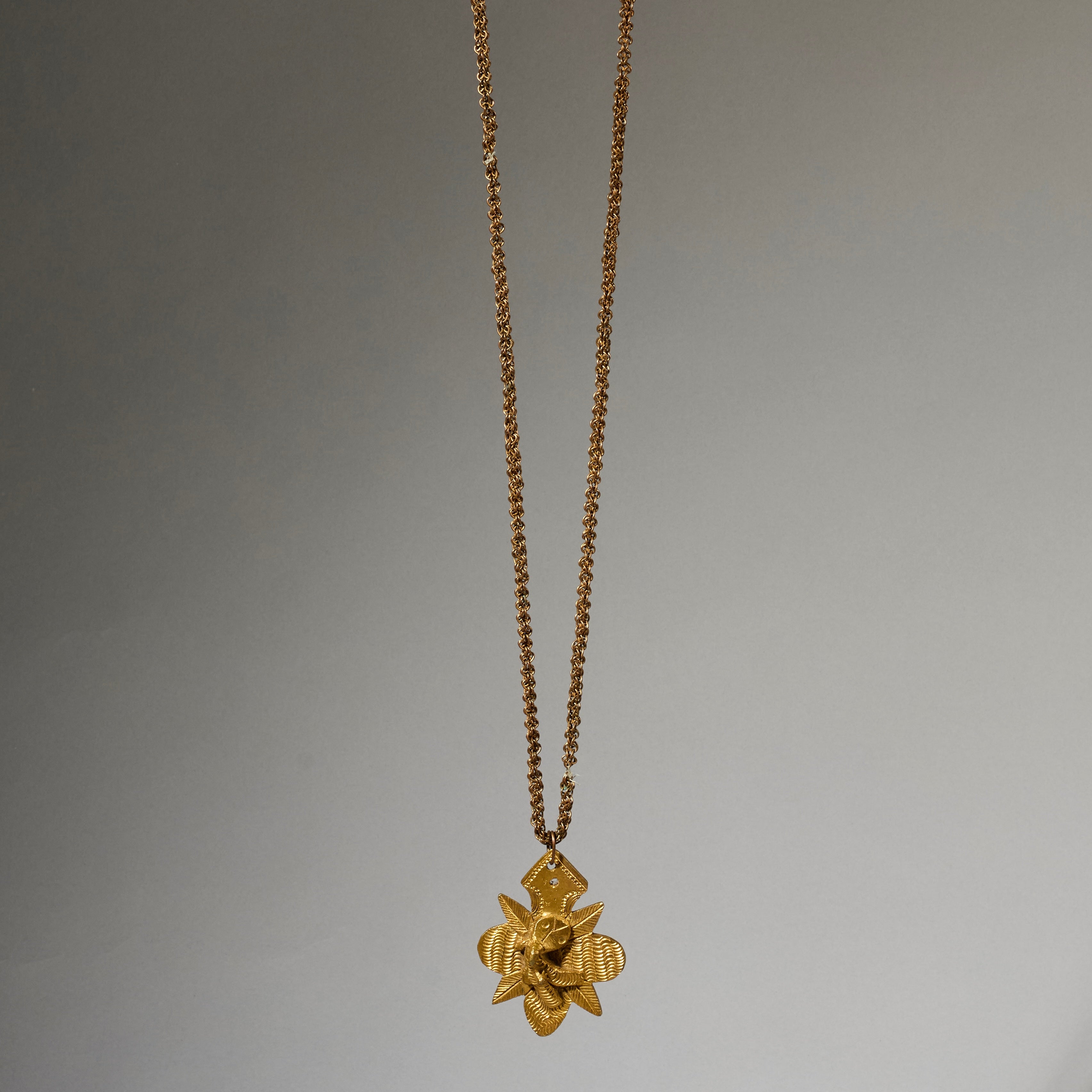 A LONG BRASS NECKLACE WITH CATFISH PENDANT , IVORY COAST (  No 4982 )