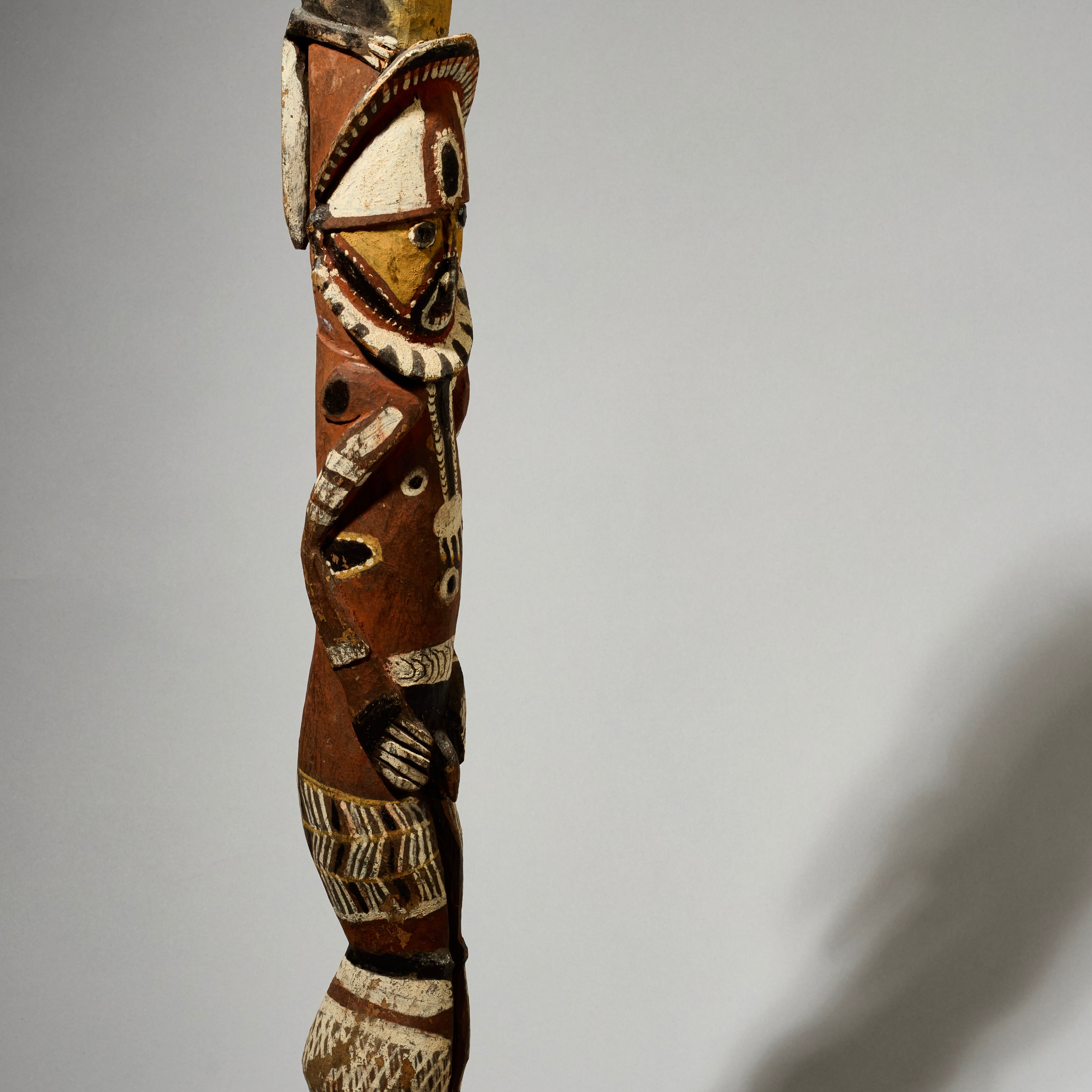 A SUPER ABELAM STATUE FROM PAPUA NEW GUINEA , PRETTY OCHRE PIGMENTS , TALL 85CM   ( No 5039)