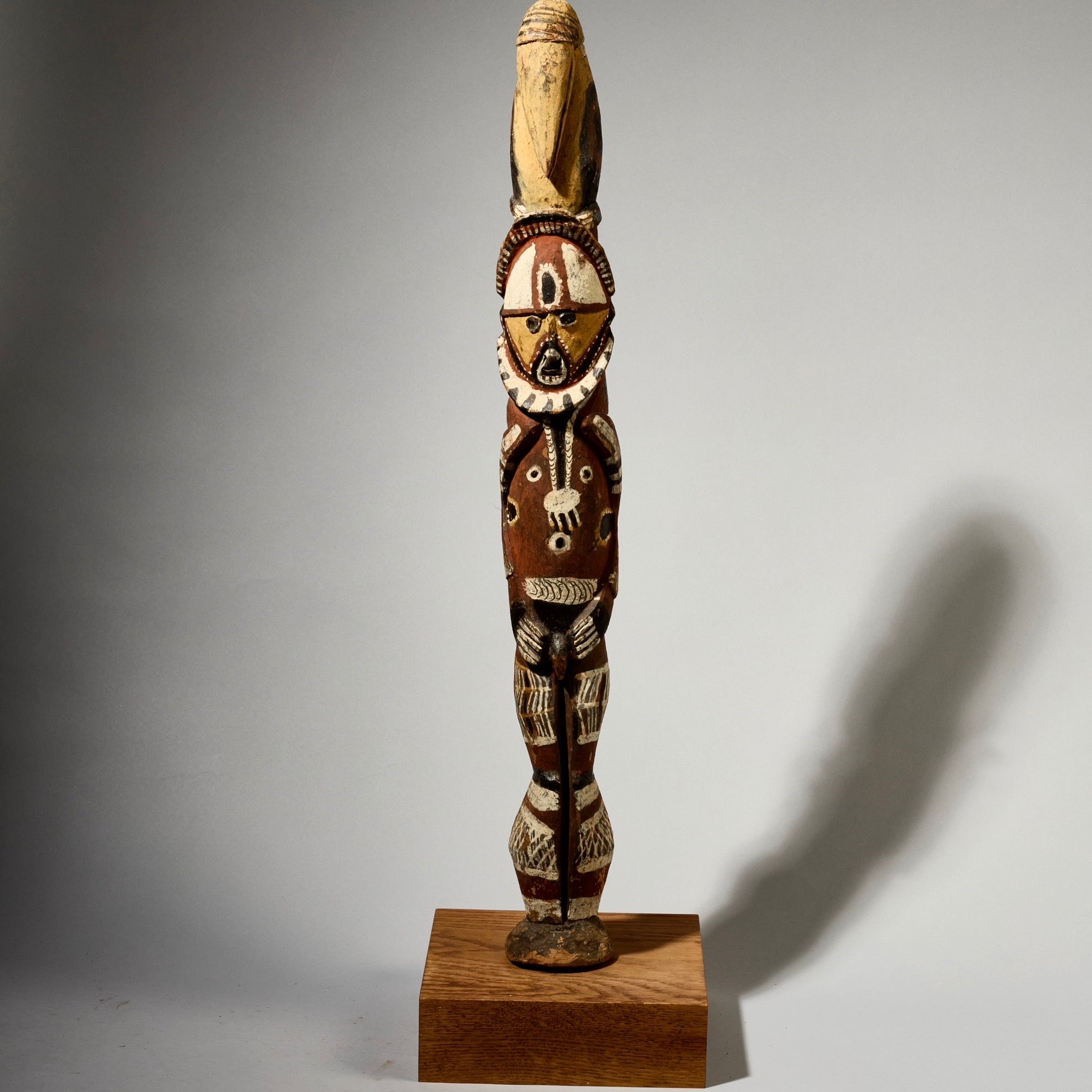 A SUPER ABELAM STATUE FROM PAPUA NEW GUINEA , PRETTY OCHRE PIGMENTS , TALL 85CM   ( No 5039)