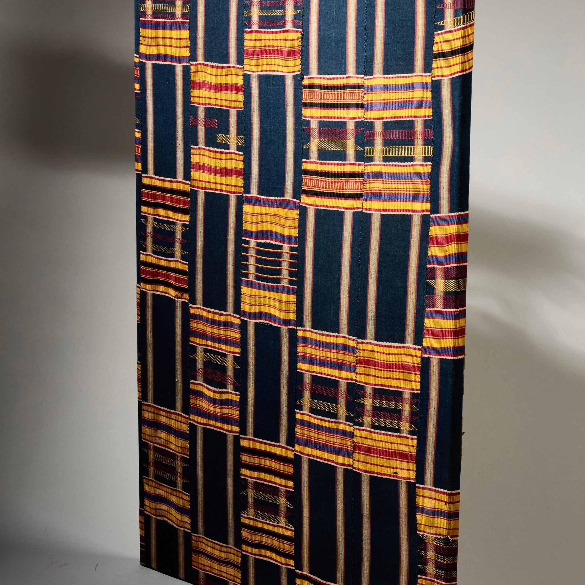 A BOLD MOUNTED CLOTH, EWE TRIBE GHANA ( No 5021 )