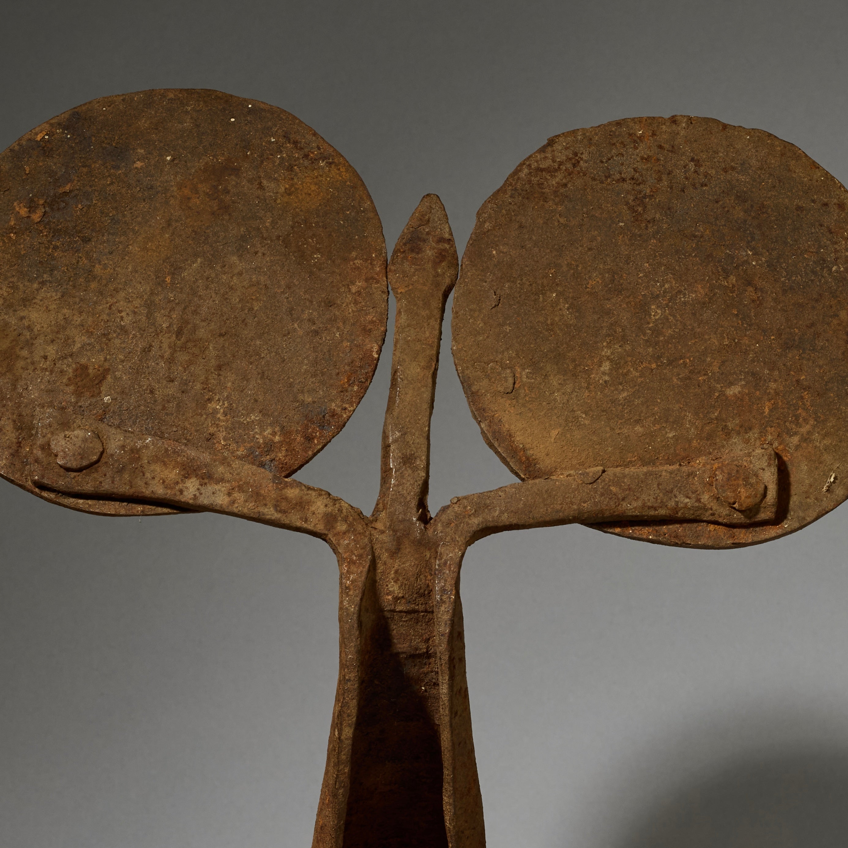 A DOUBLE SPIRAL IRON CURRENCY, KIRDI TRIBE W.AFRICA ( No 5084 )