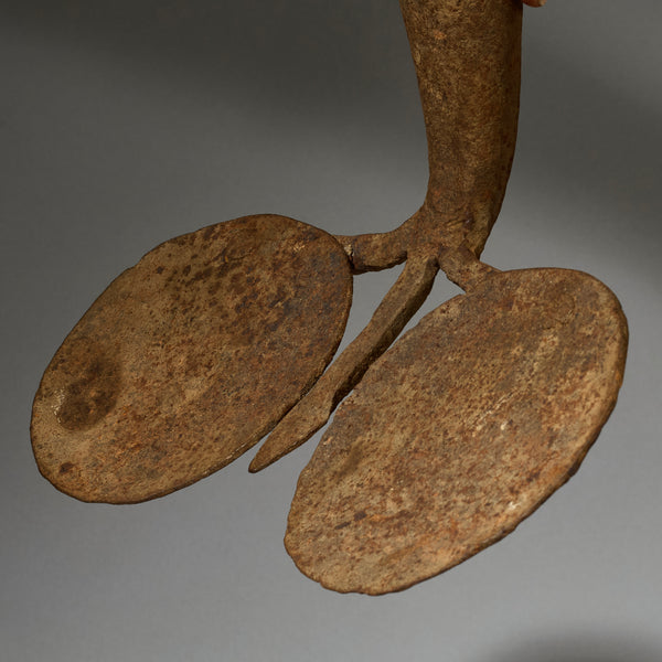 A DOUBLE SPIRAL IRON CURRENCY, KIRDI TRIBE W.AFRICA ( No 5084 )