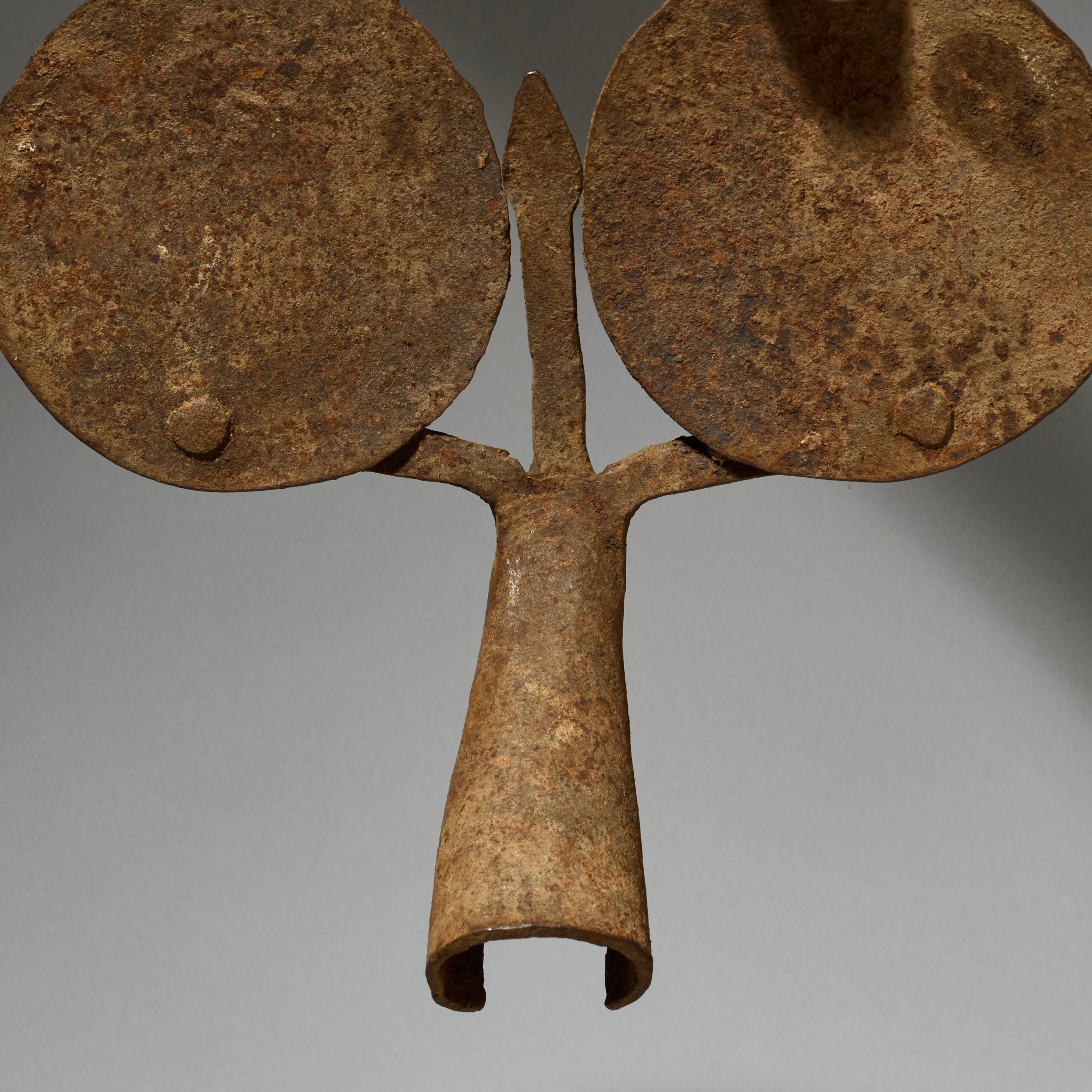 A DOUBLE SPIRAL IRON CURRENCY, KIRDI TRIBE W.AFRICA ( No 5084 )