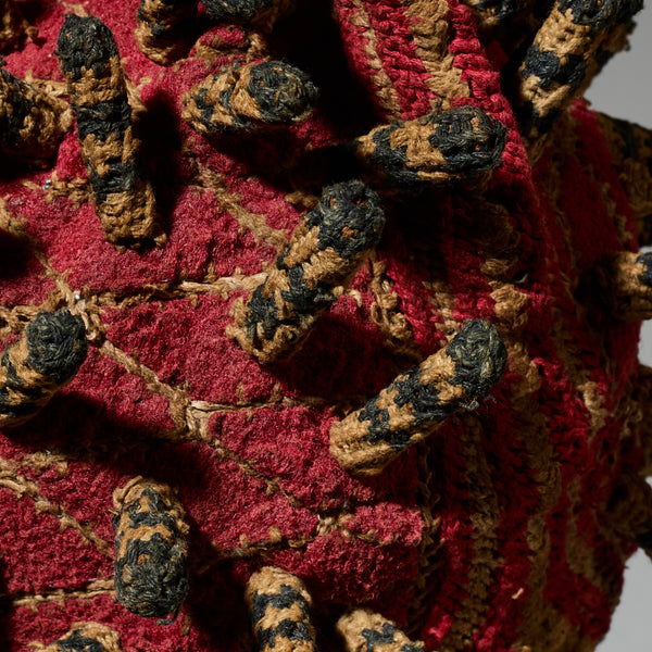 AN ATTRACTIVE RED HAT , BAMILEKE TRIBE OF CAMEROON ( No 5081 )