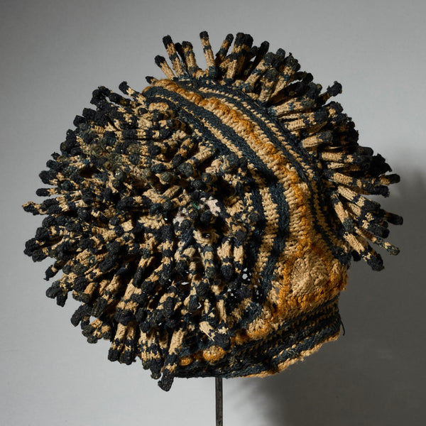 A DOUBLE BUNCH FINGERLING HAT, BAMILEKE TRIBE CAMEROON W.AFRICA  ( No 5062)
