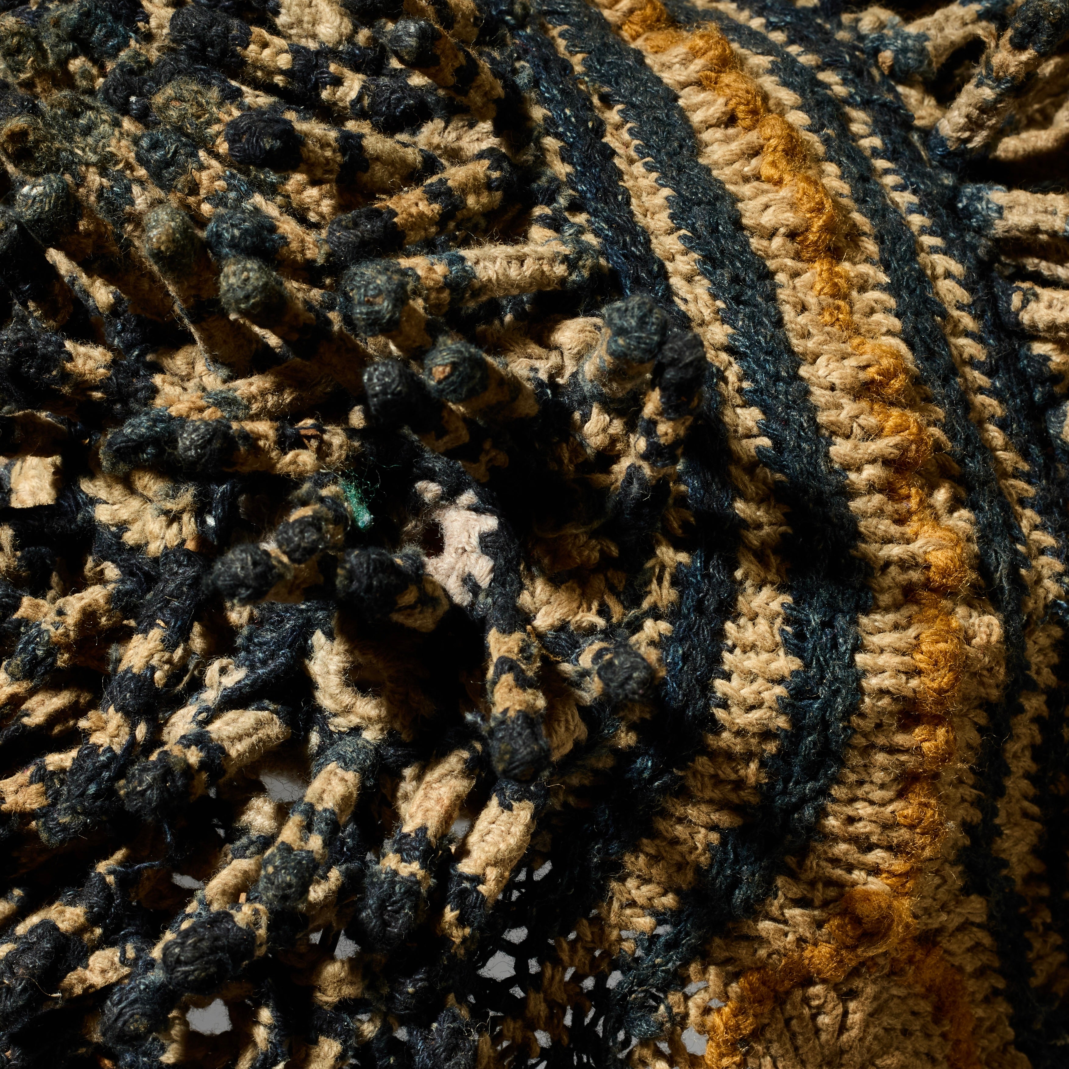 A DOUBLE BUNCH FINGERLING HAT, BAMILEKE TRIBE CAMEROON W.AFRICA  ( No 5062)