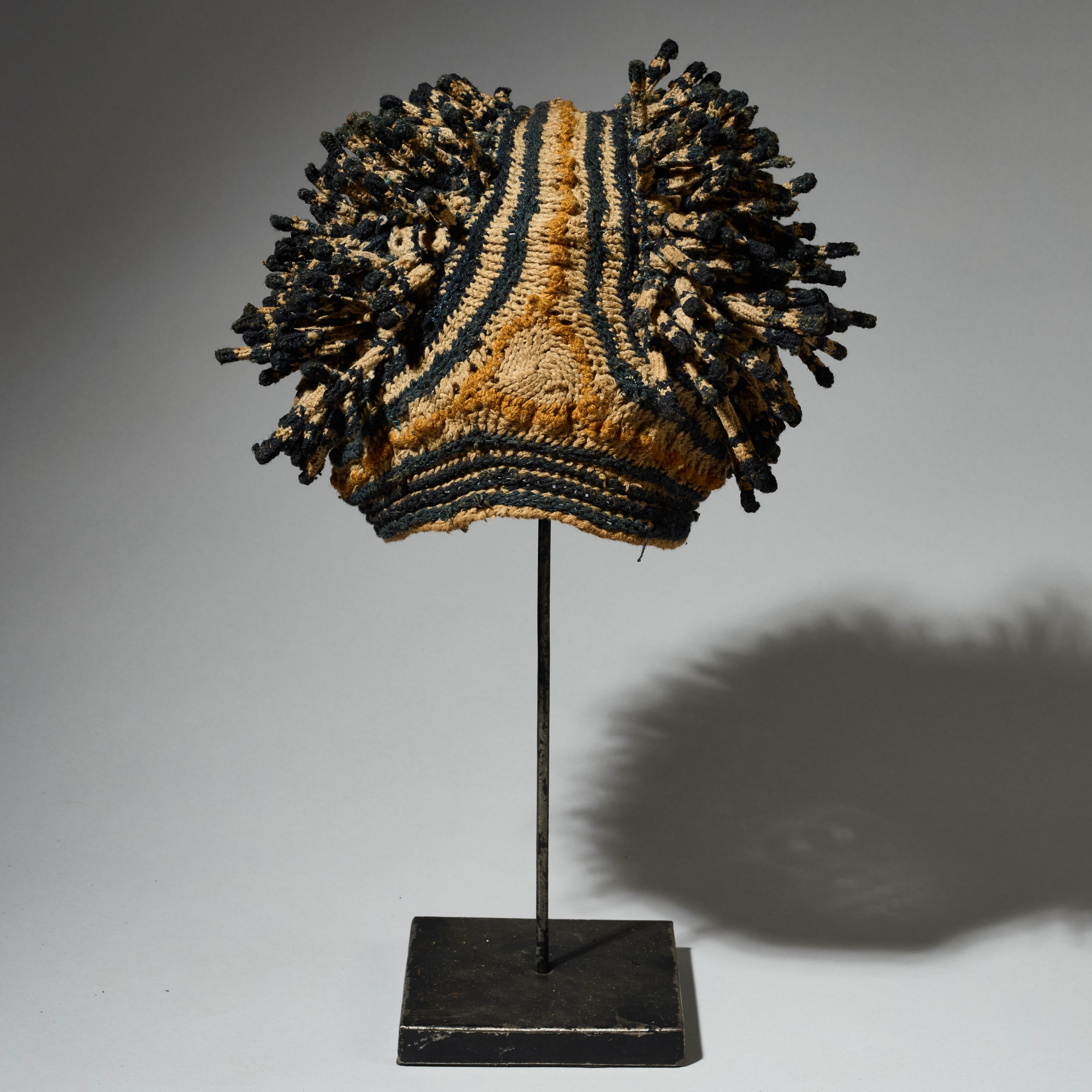 A DOUBLE BUNCH FINGERLING HAT, BAMILEKE TRIBE CAMEROON W.AFRICA  ( No 5062)