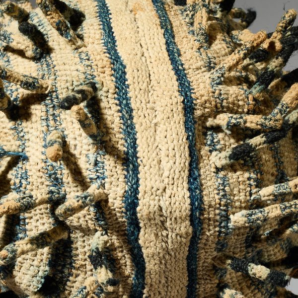 A SCULPTURAL FINGERLING HAT, BAMILEKE TRIBE CAMEROON W.AFRICA  ( No 5063)