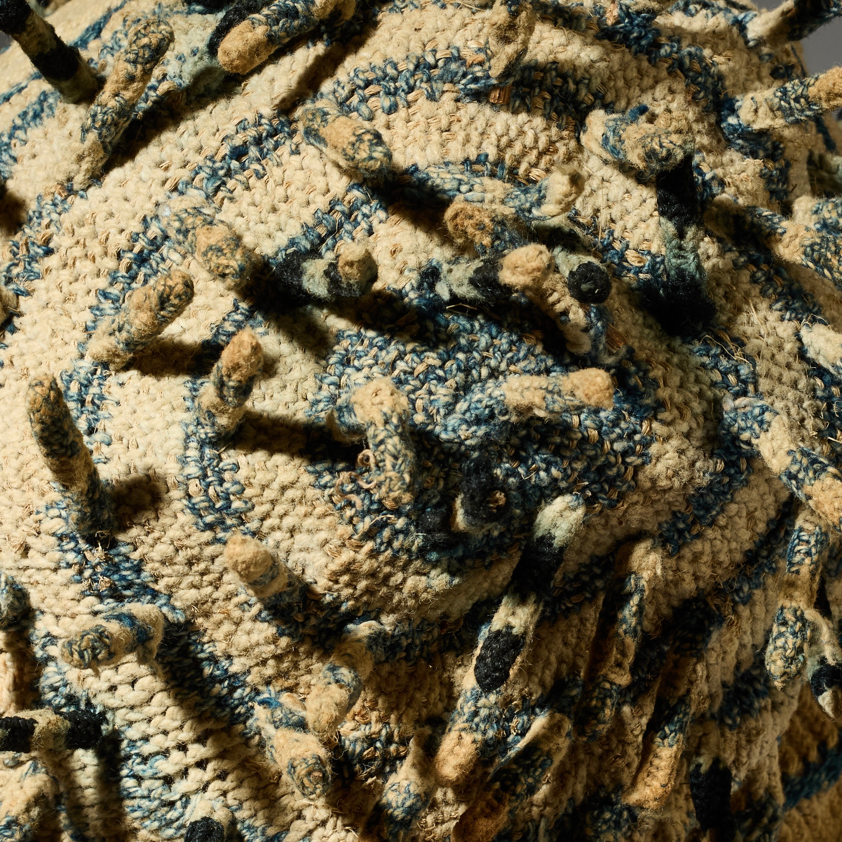 A SCULPTURAL FINGERLING HAT, BAMILEKE TRIBE CAMEROON W.AFRICA  ( No 5063)