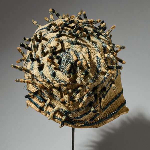 A SCULPTURAL FINGERLING HAT, BAMILEKE TRIBE CAMEROON W.AFRICA  ( No 5063)