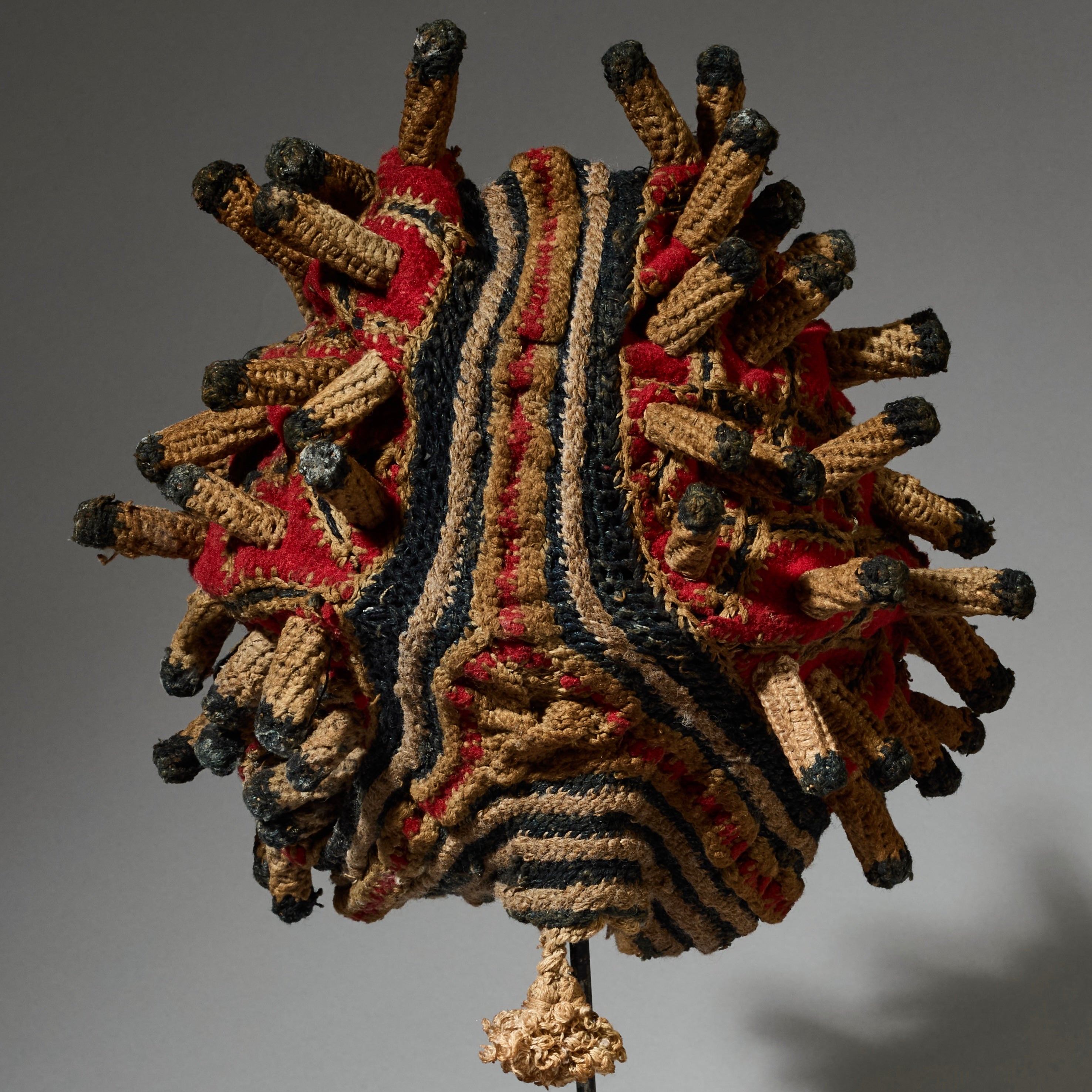 A FINGERLING HAT FROM THE BAMILEKE TRIBE OF CAMEROON W.AFRICA ( No 5061)