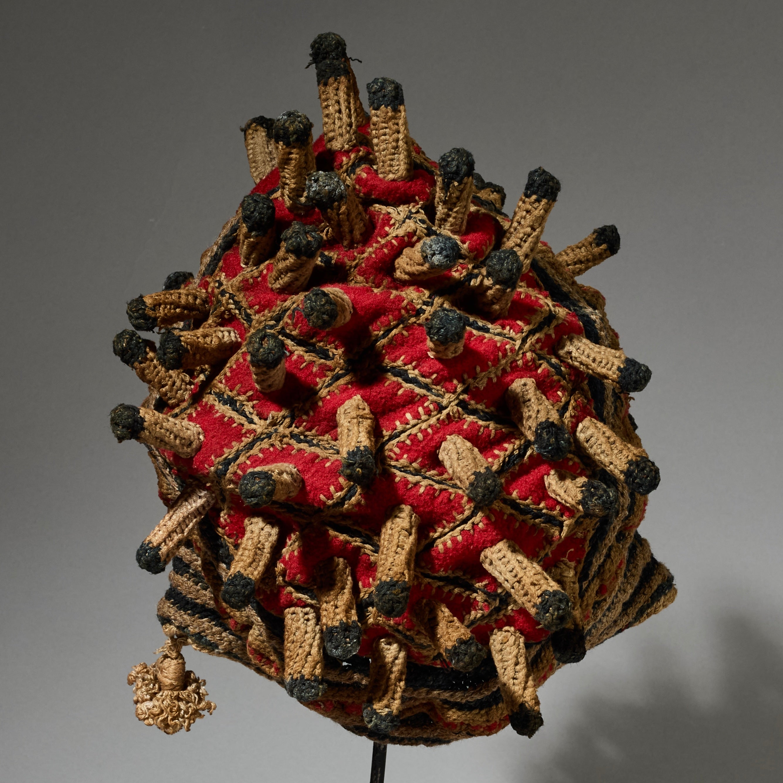 A FINGERLING HAT FROM THE BAMILEKE TRIBE OF CAMEROON W.AFRICA ( No 5061)