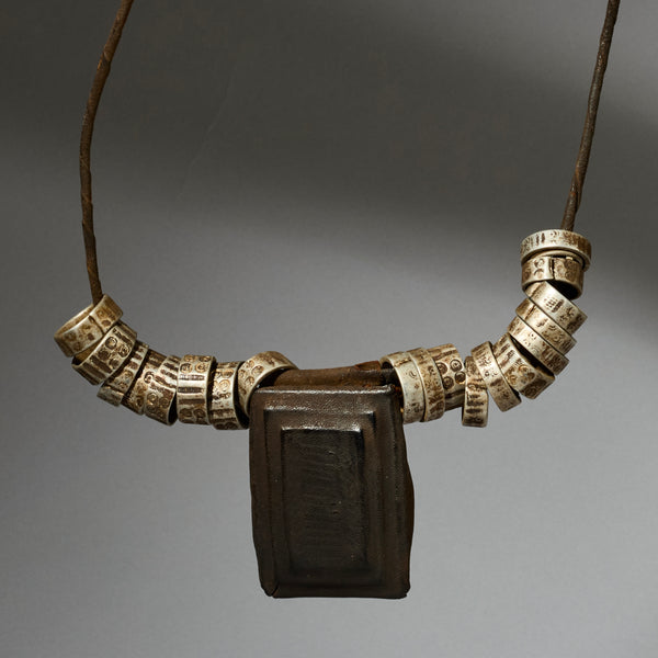 A CHARACTERFUL LEATHER TALISMAN GRIS GRIS NECKLACE, MAMBILLA TRIBE CAMEROUN ( No 5069)