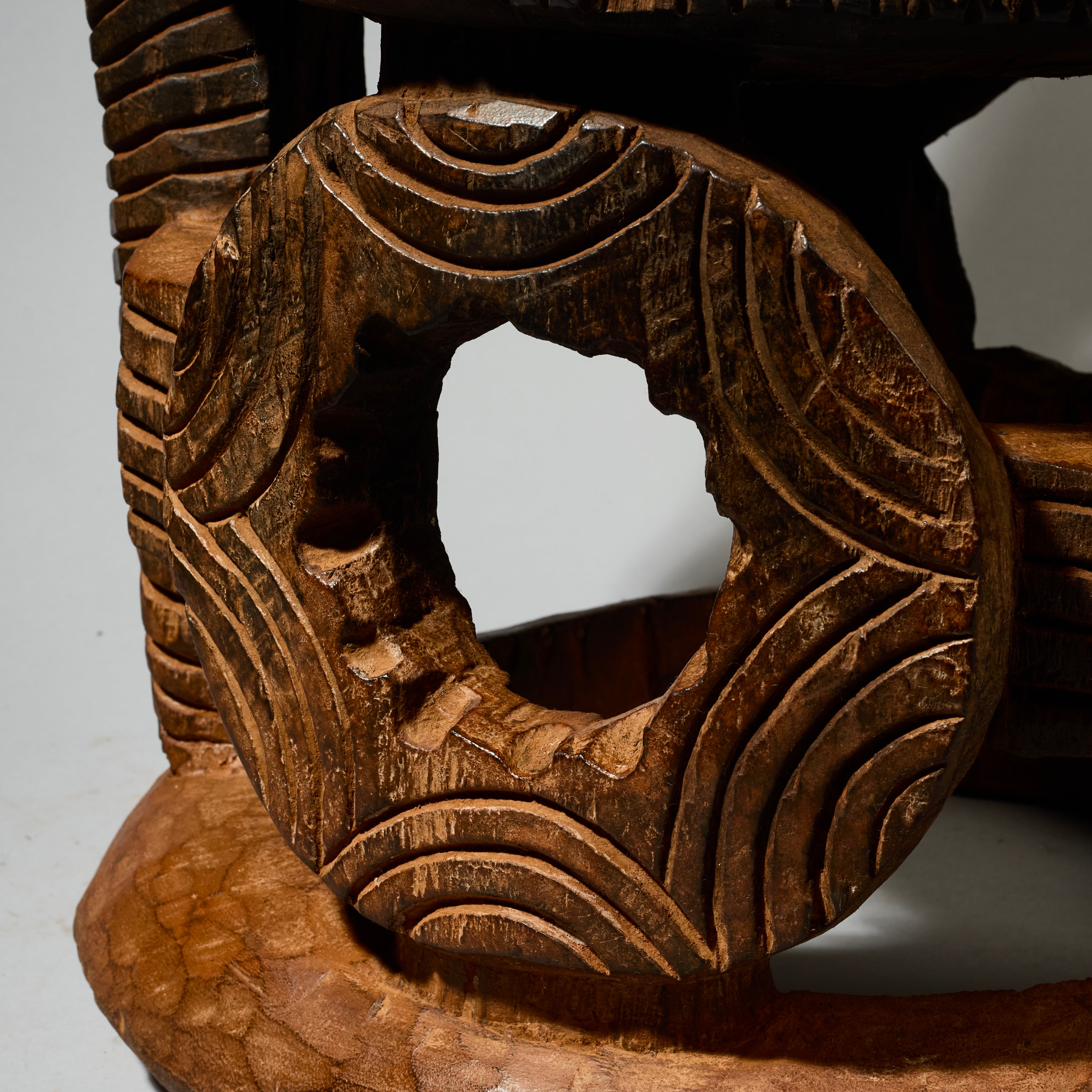 AN AMAZING ELABORATE CHAIR FROM THE BAMILEKE TRIBE OF CAMEROON W.AFRICA ( No 5117 ) (Copy)