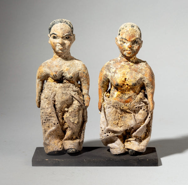 A MAGNETIC PAIR OF EWE TRIBE POWER FIGURES ( No 4377)