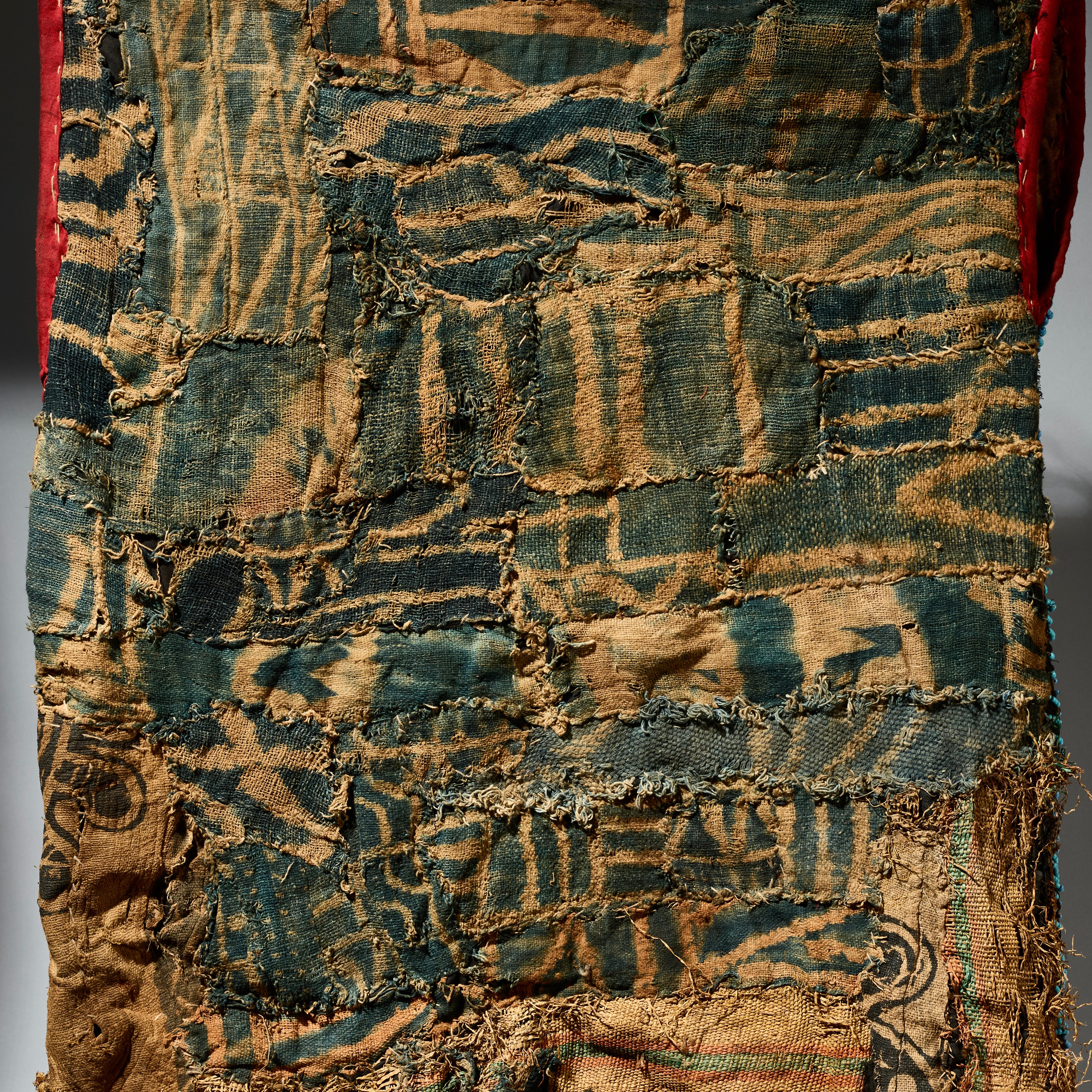 AN ARTISTIC BEADED SHIRT WITH NDOP TRIM, BAMILEKE TRIBE OF CAMEROON ( No 5113 )