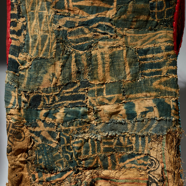 AN ARTISTIC BEADED SHIRT WITH NDOP TRIM, BAMILEKE TRIBE OF CAMEROON ( No 5113 )