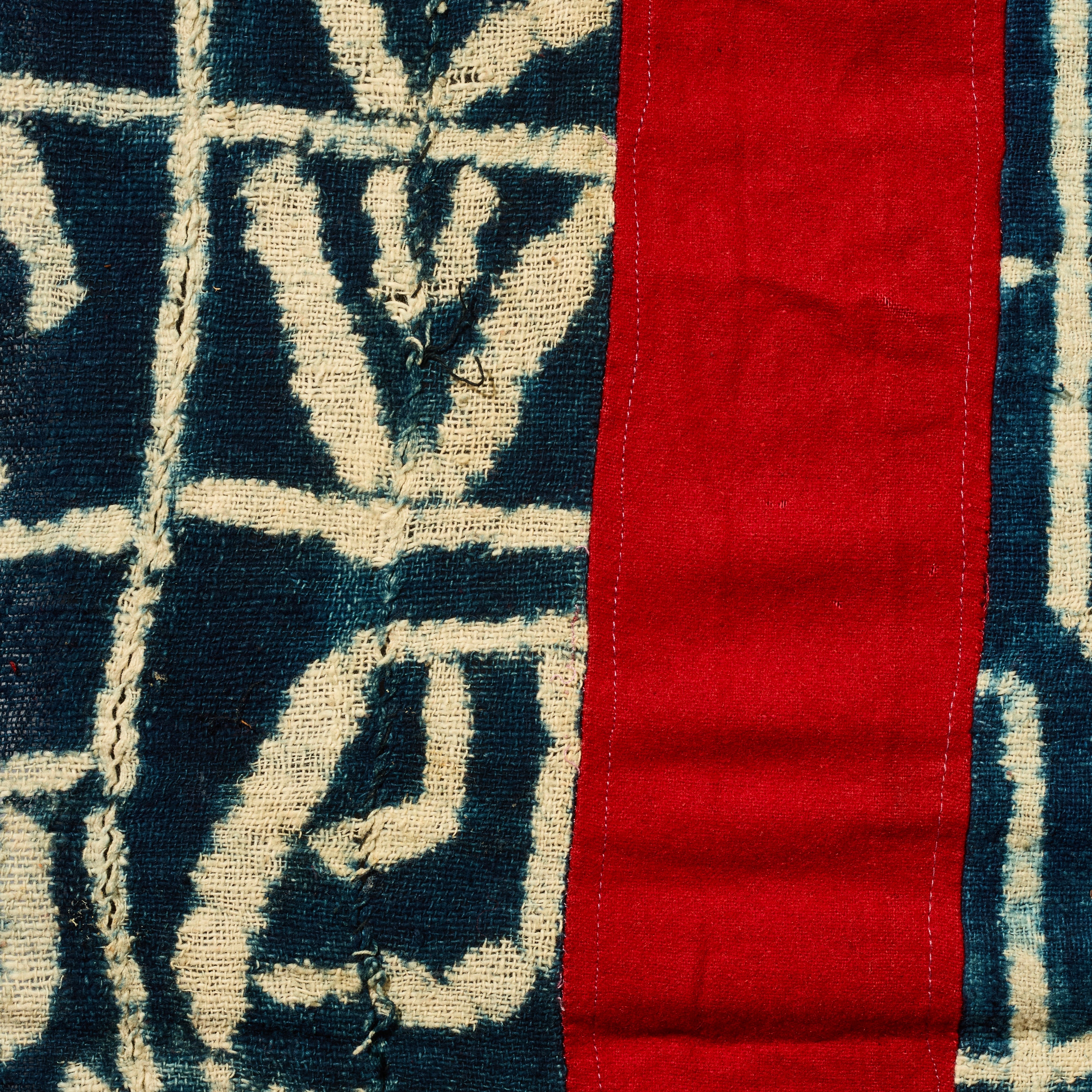 A GRAPHIC DESIGN NDOP PURE COTTON ANTIQUE TEXTILE, BAMILEKE TRIBE CAMEROON ( No 5072 )