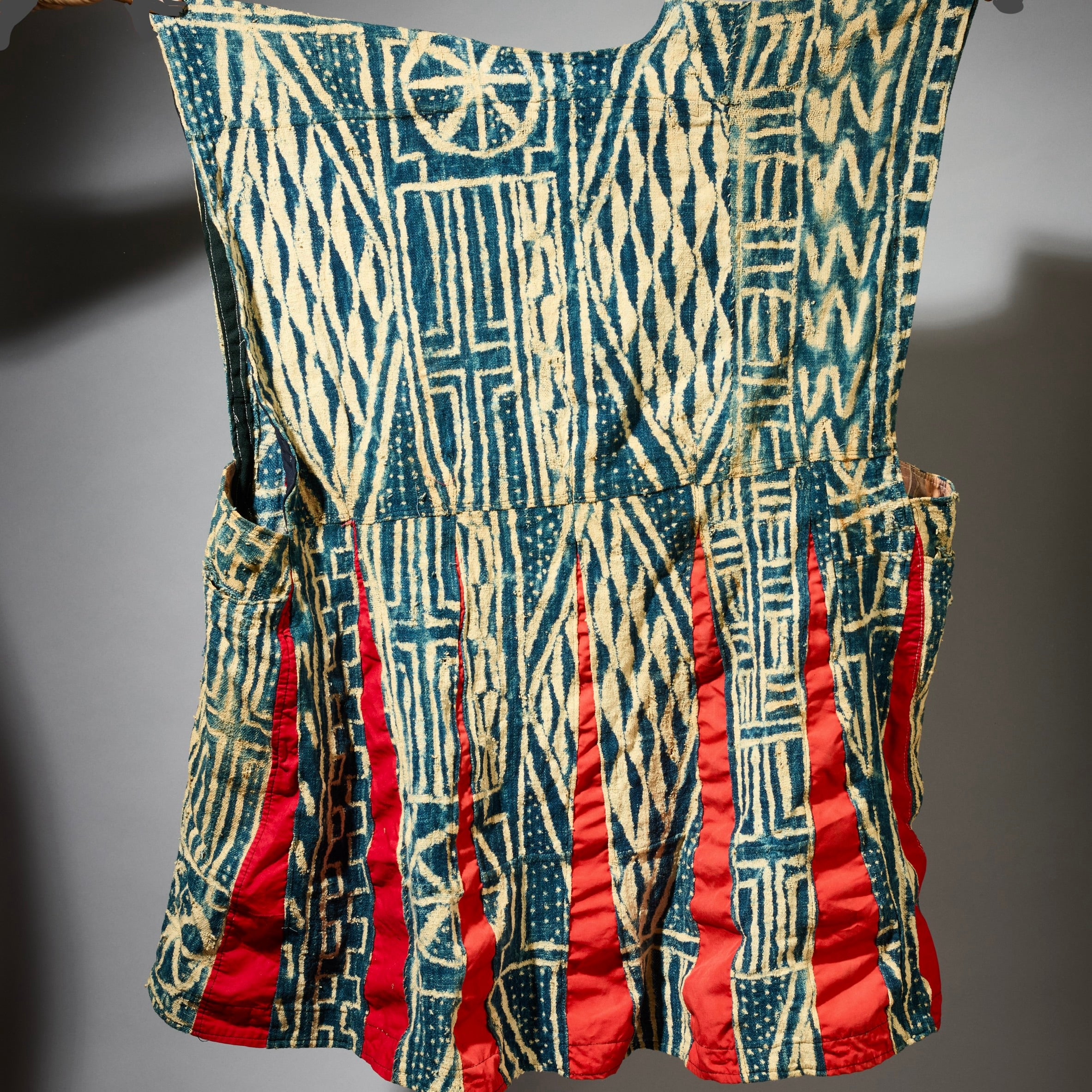 A PATINATED NDOP TUNIC WITH WATERY DESIGN, BAMILEKE TRIBE OF CAMEROON ( No 5106 )