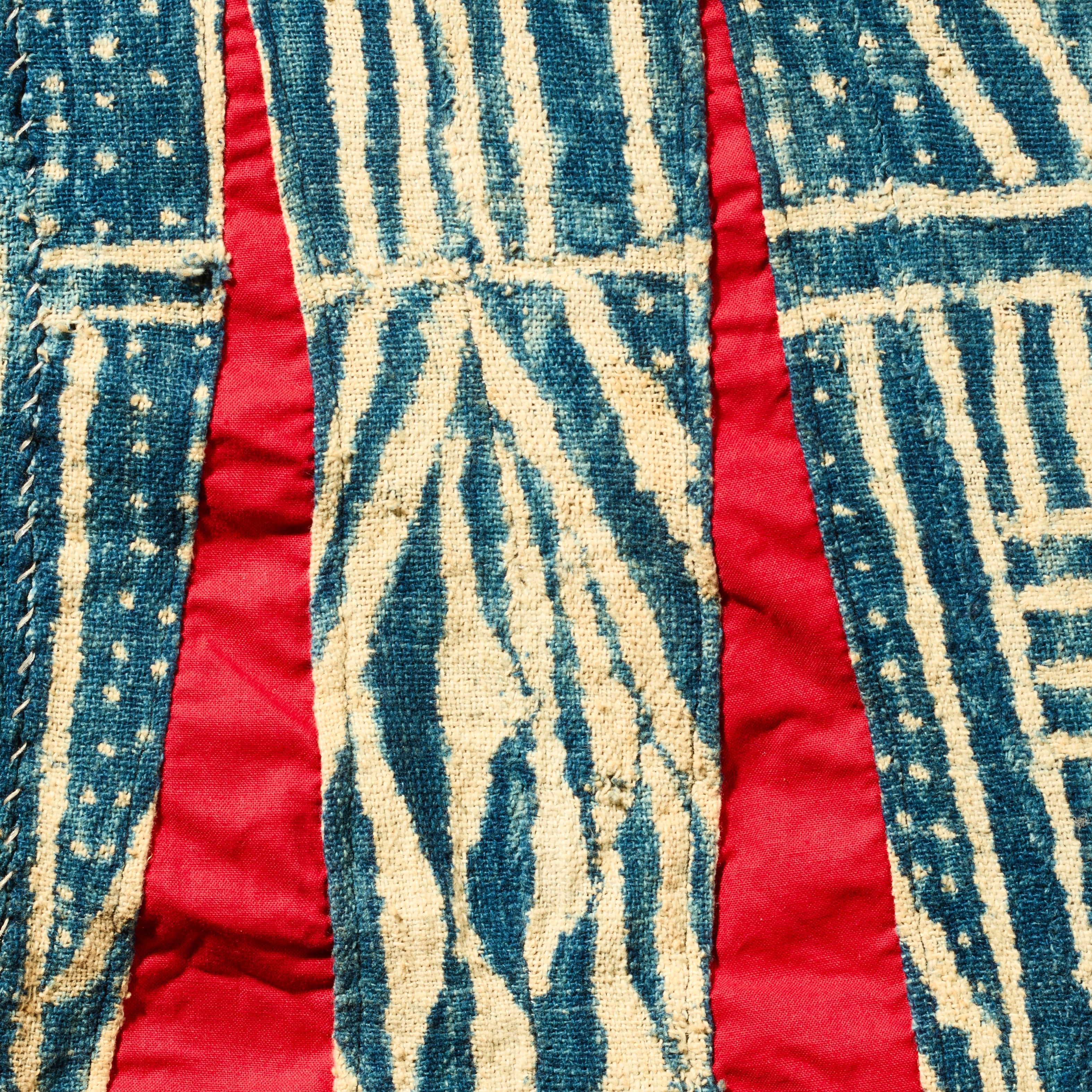 A PATINATED NDOP TUNIC WITH WATERY DESIGN, BAMILEKE TRIBE OF CAMEROON ( No 5106 )