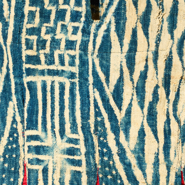 A PATINATED NDOP TUNIC WITH WATERY DESIGN, BAMILEKE TRIBE OF CAMEROON ( No 5106 )
