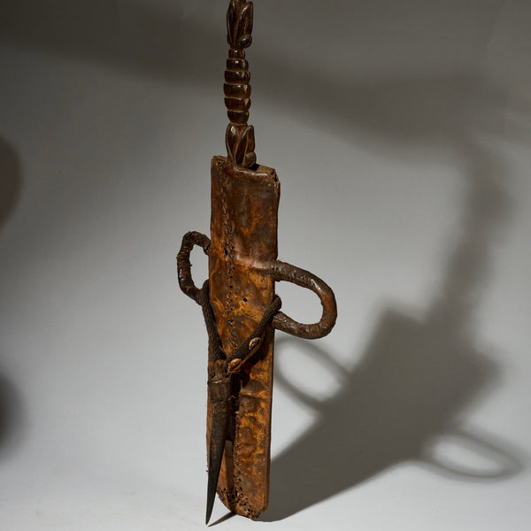 A LEATHER SHEATH KNIFE FROM BAMILEKE TRIBE CAMEROON W.AFRICA ( No 5086 )