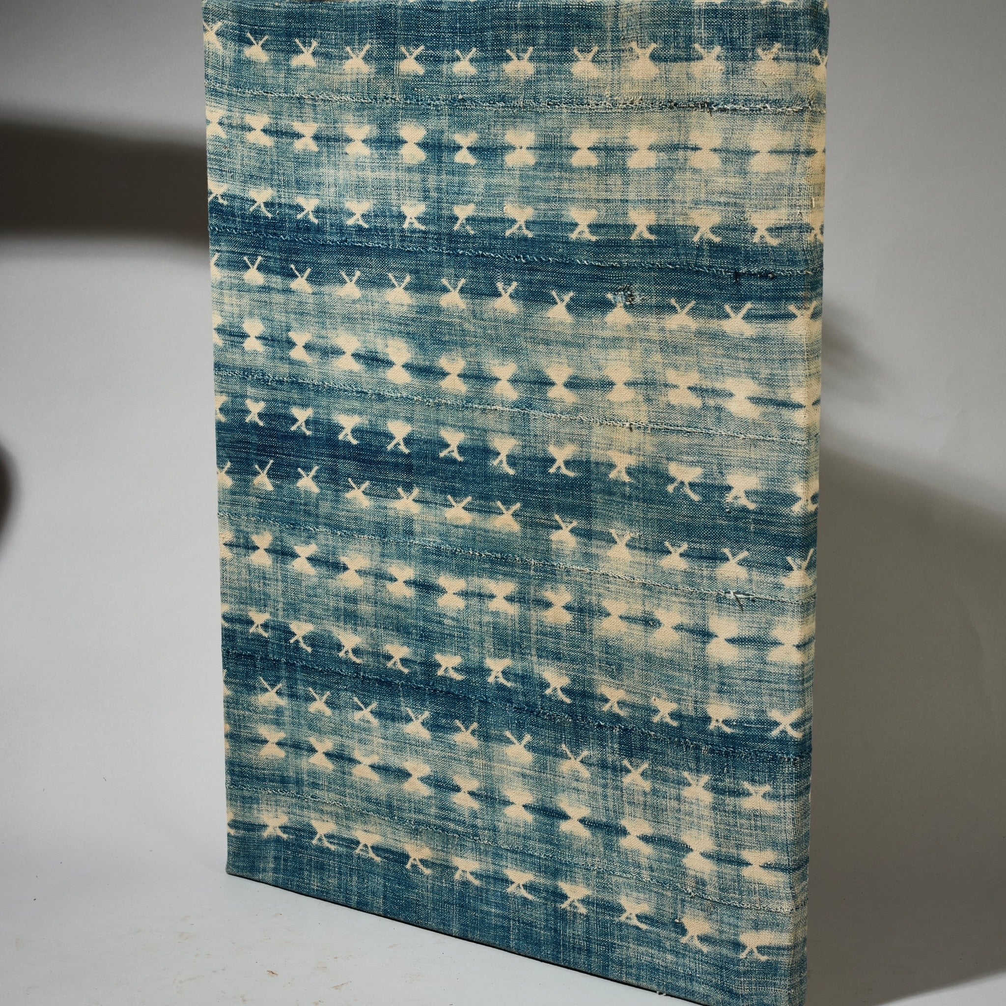 A PRETTY  MOUNTED CLOTH, MOSSI TRIBE OF BURKINA  ( No 5078 )