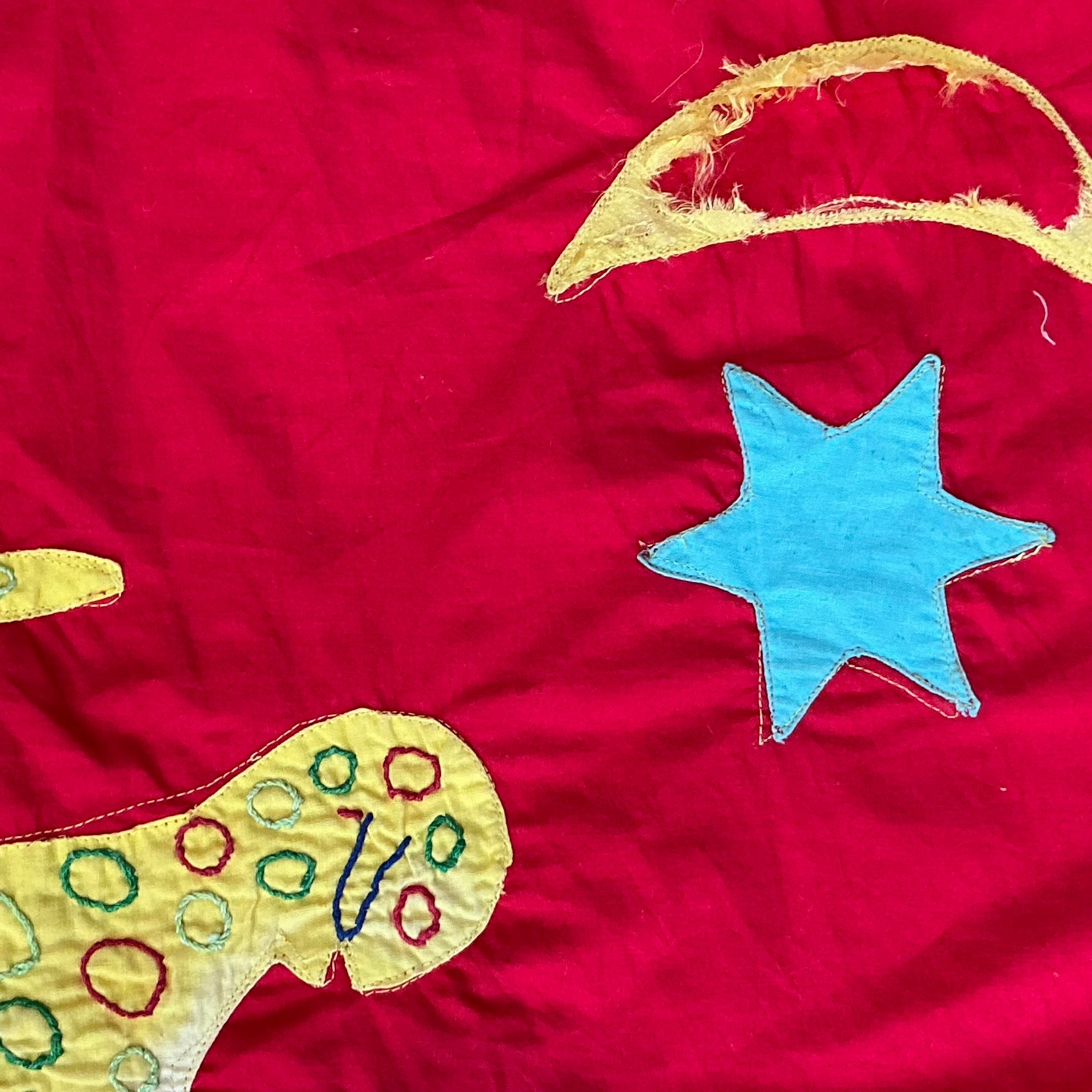 A RED GRAPHIC ASAFO  FANTE FLAG FROM GHANA  W.AFRICA ( No 5117 )